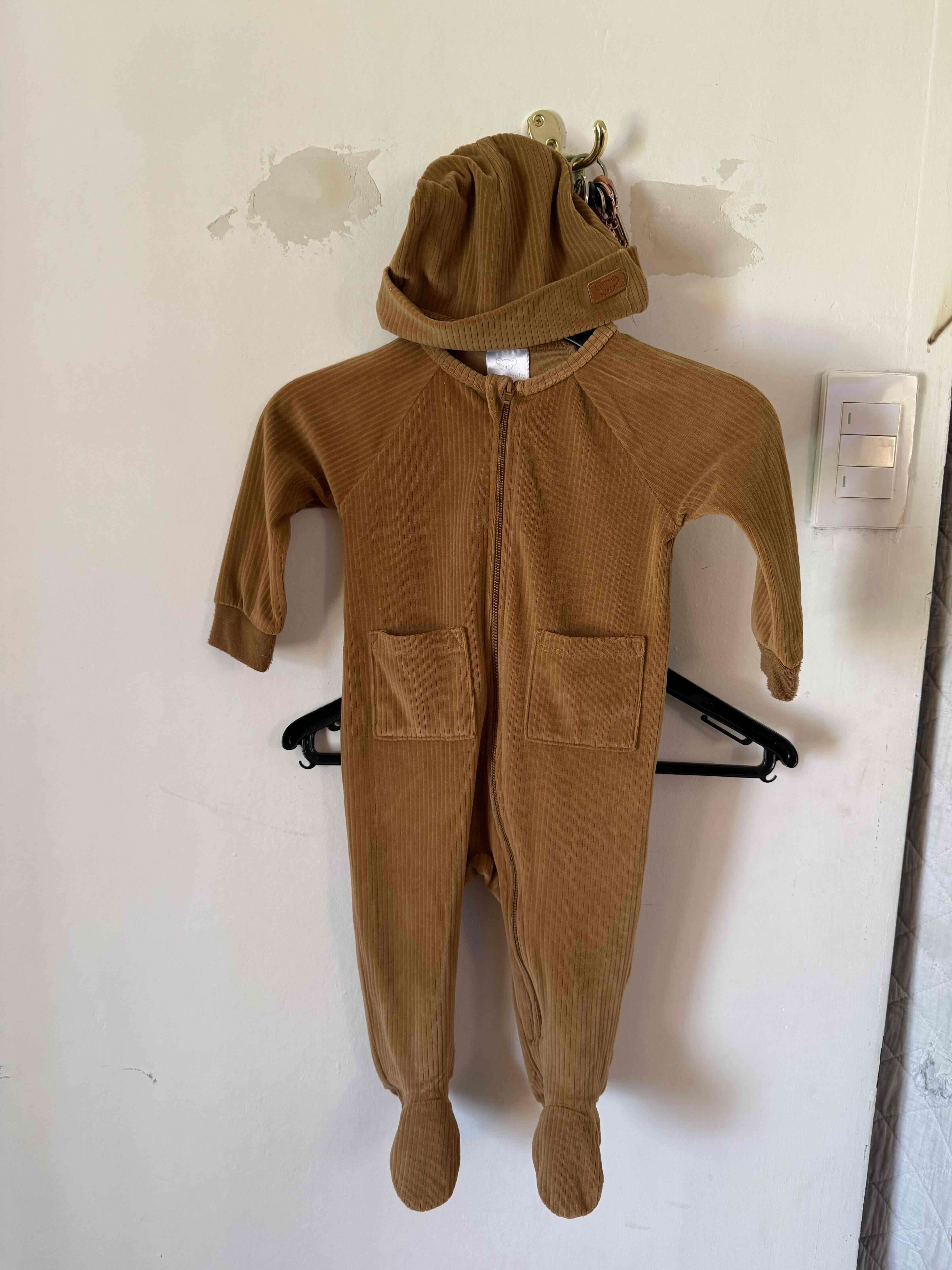 Enterito bebé marrón aterciopelado