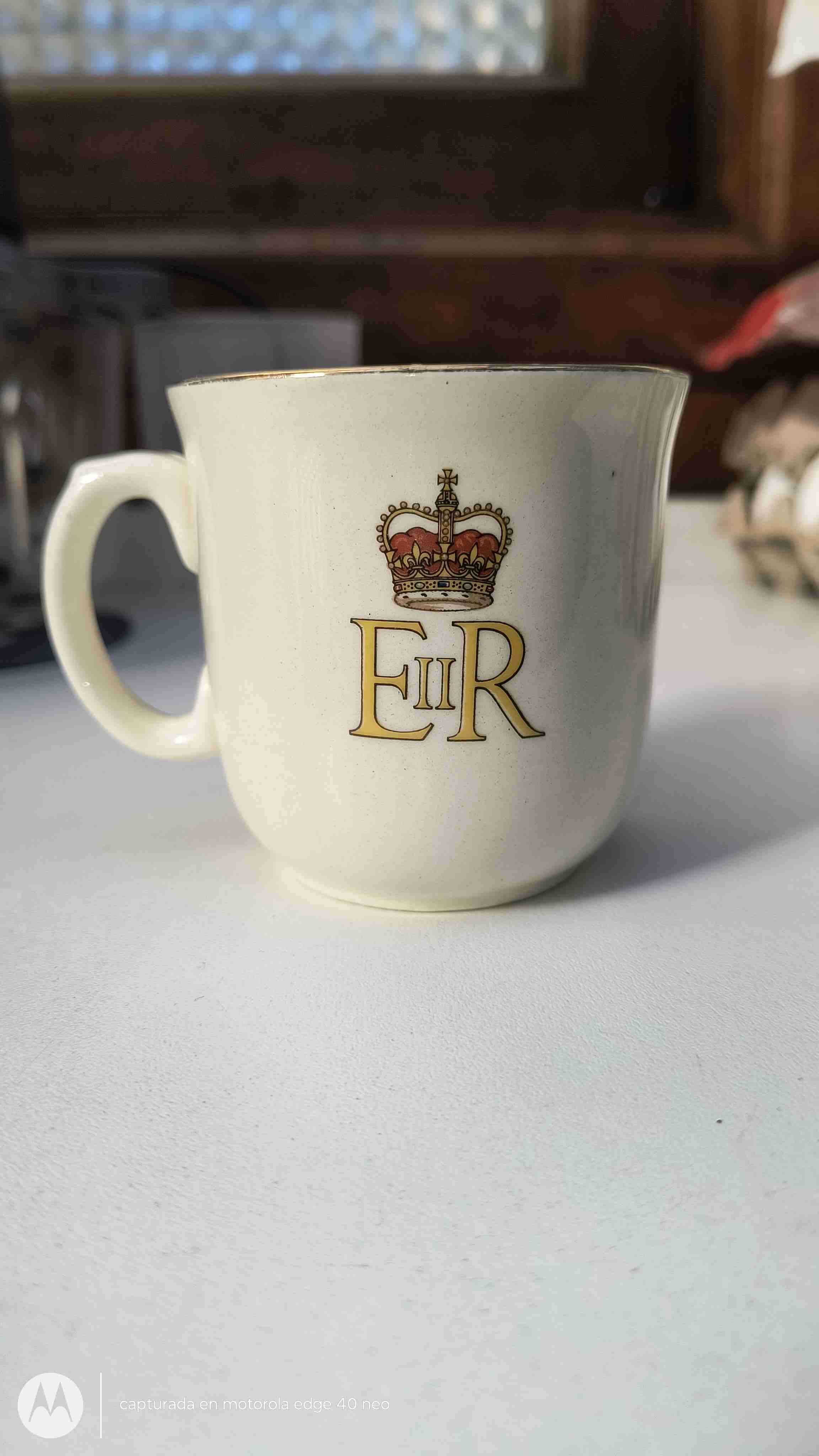 Taza conmemorativa coronación - miniatura 2