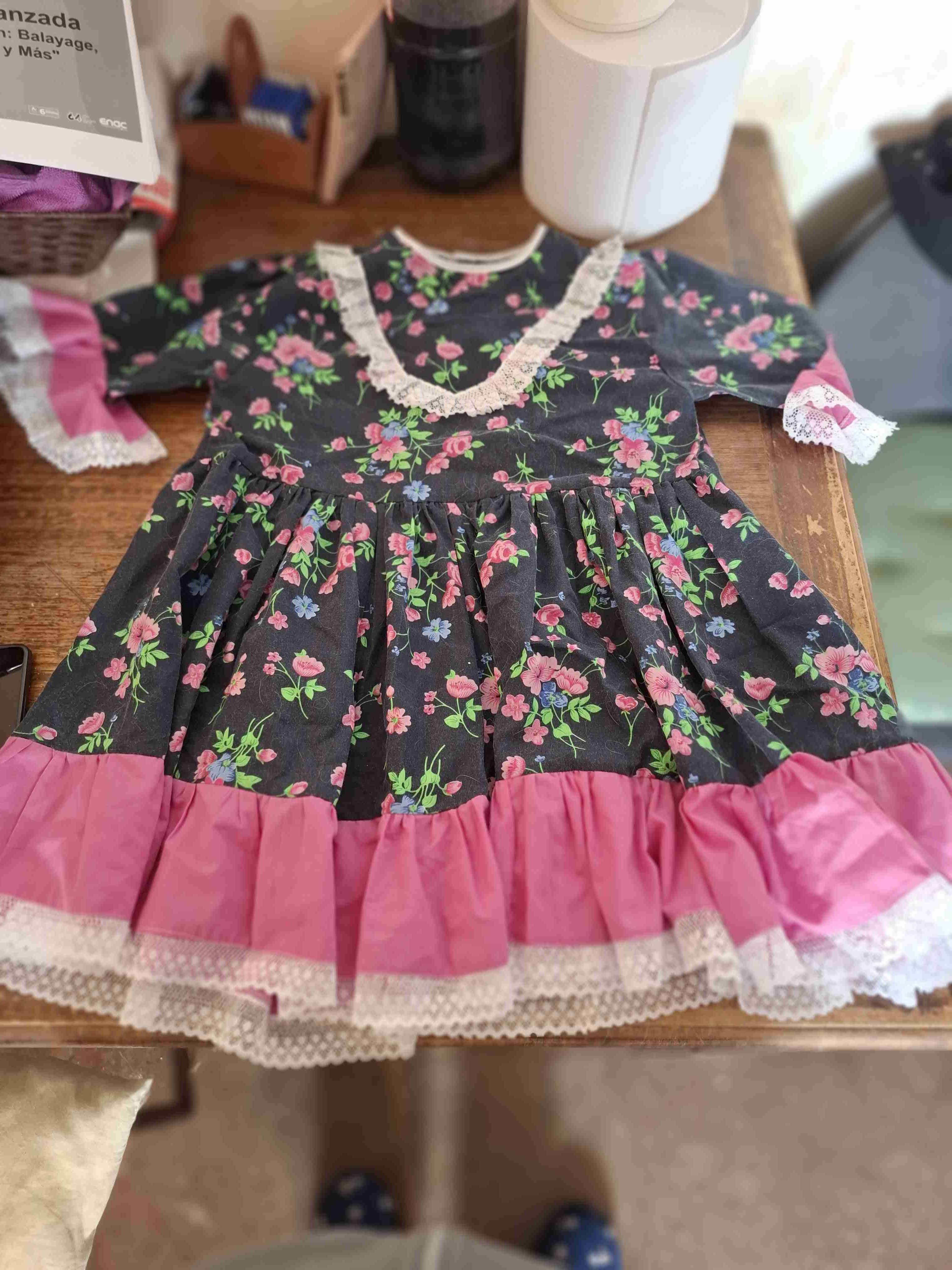 Vestido floral rojo y rosa - miniatura 2