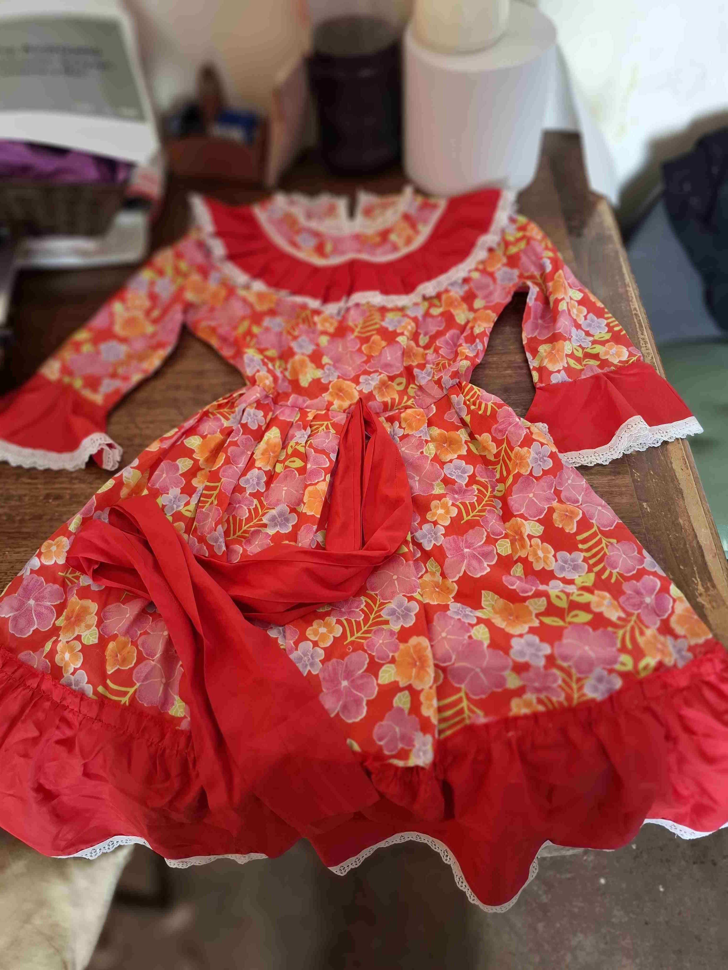 Vestido floral rojo y rosa - miniatura 3