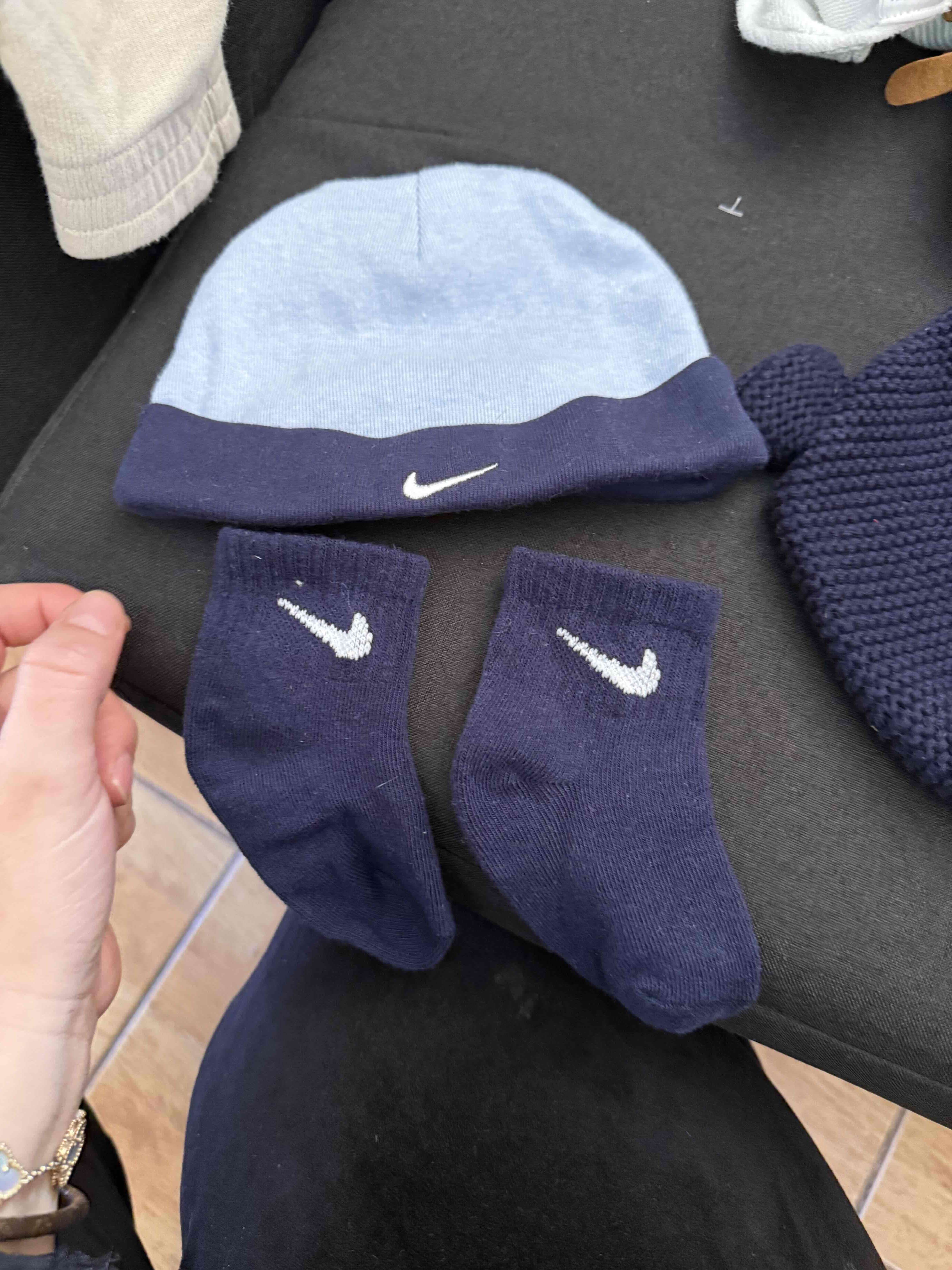 Set de gorro y calcetines Nike - miniatura 2