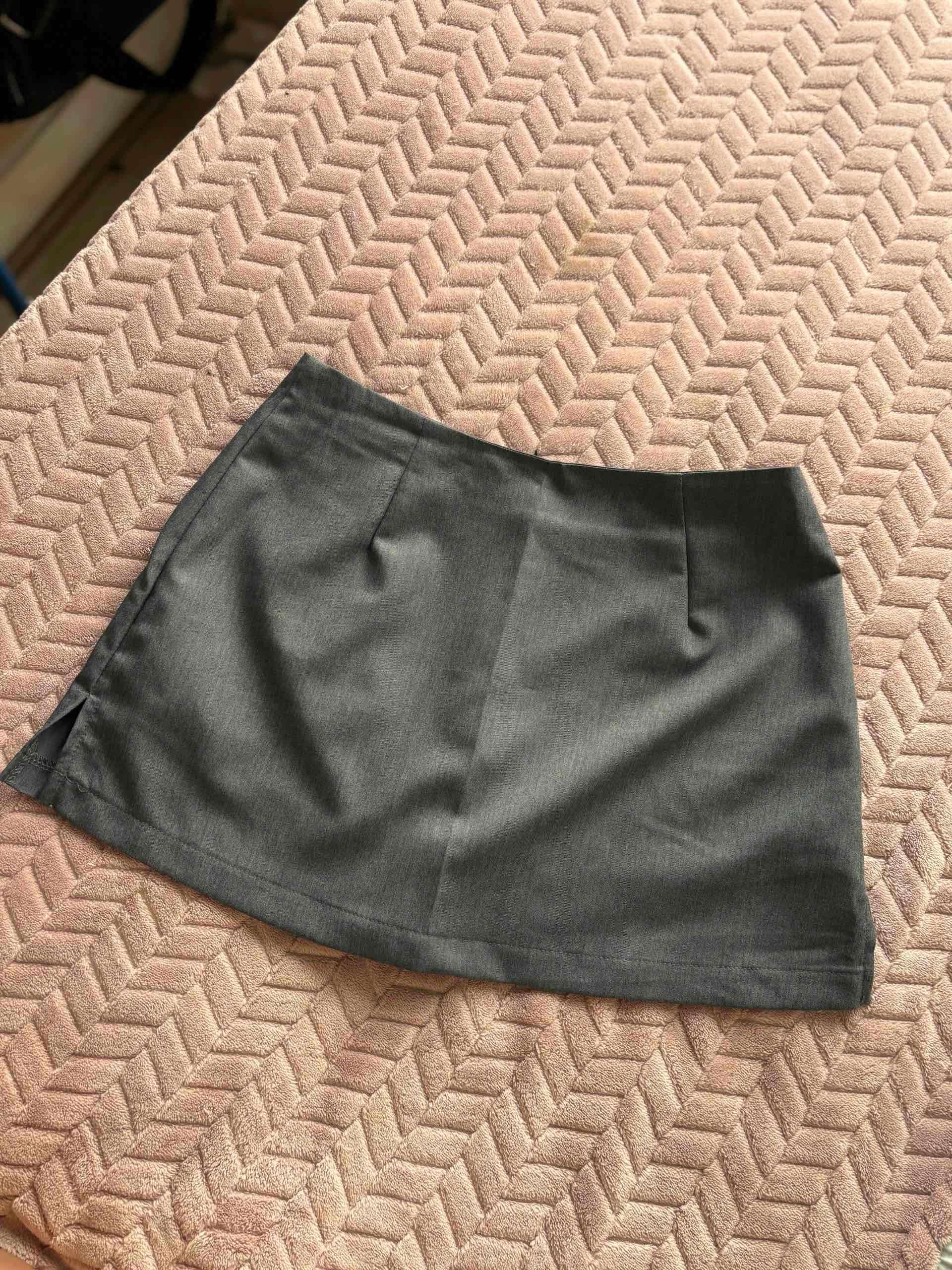 Mini falda gris CON SHORT