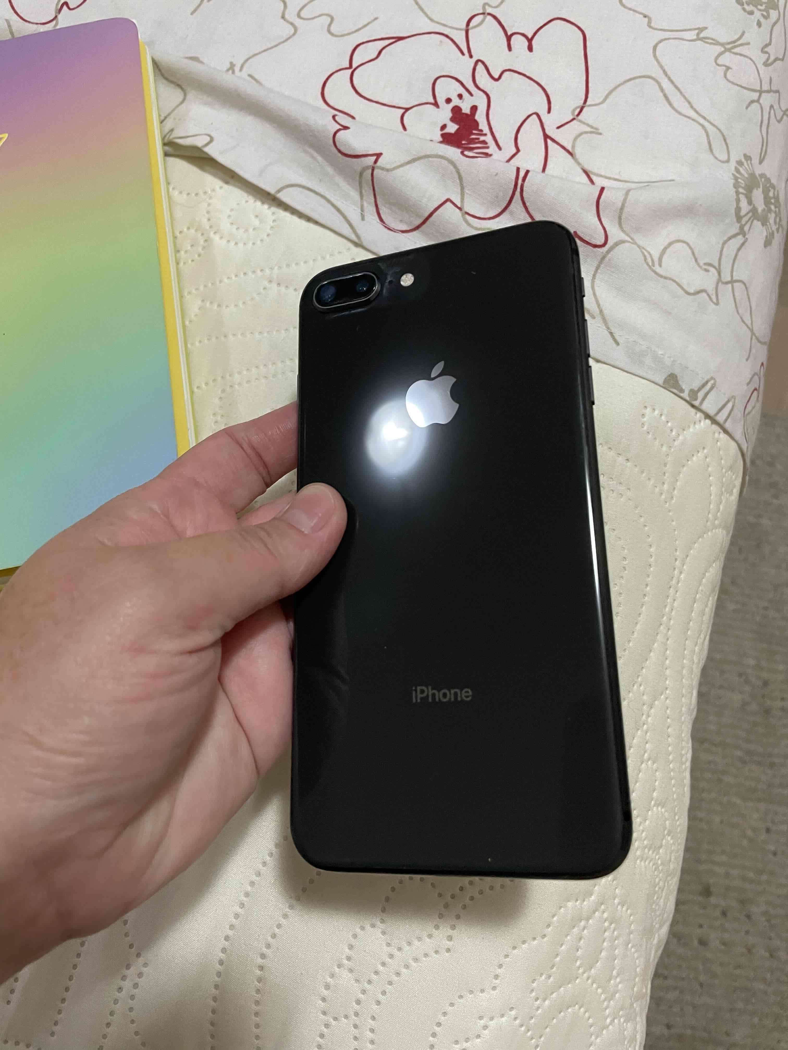 Iphone 8 plus +con fundas rojas y moradas - miniatura 3