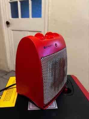 Calefactor eléctrico rojo compacto