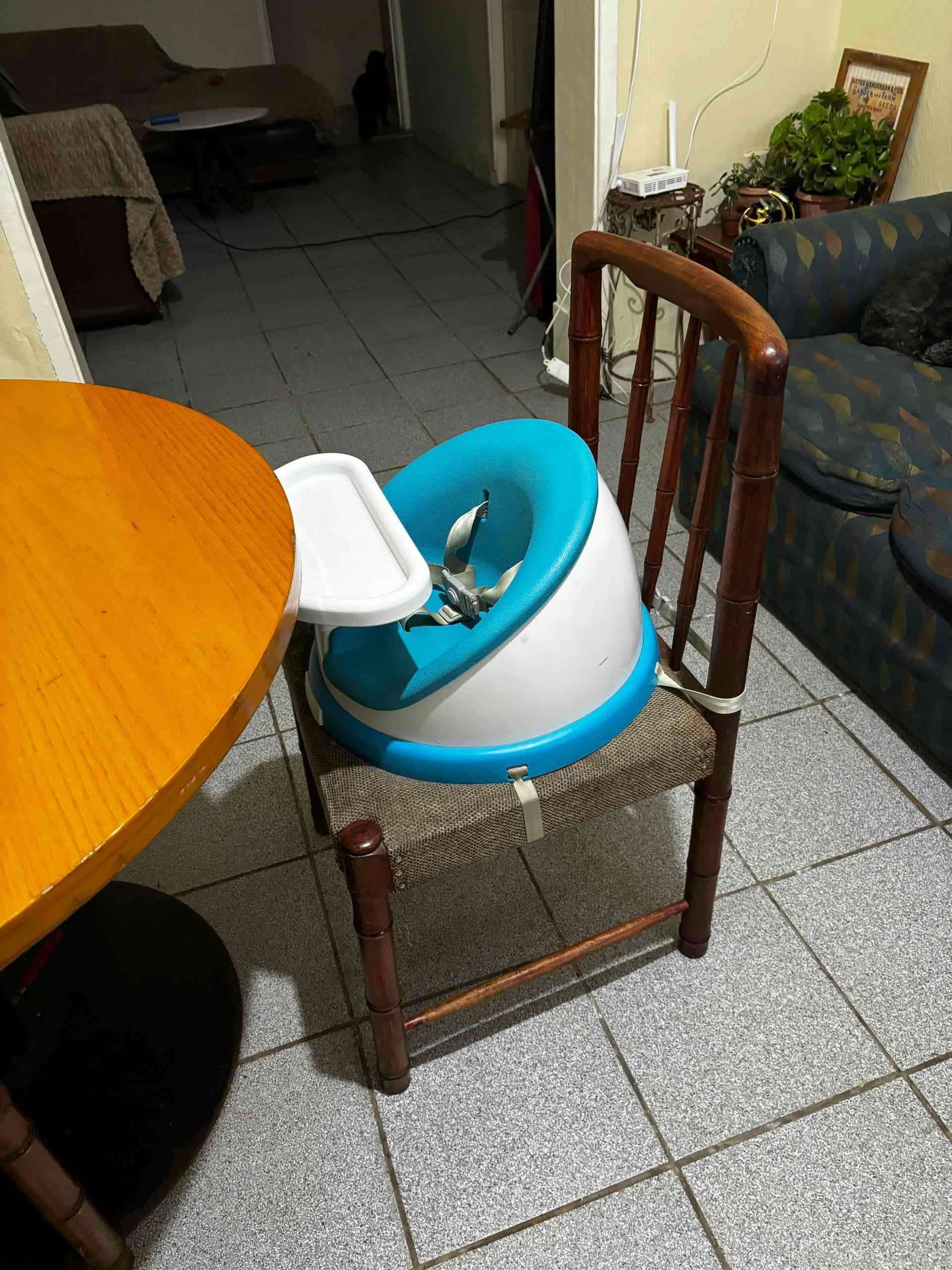 Asiento infantil de alimentación con bandeja