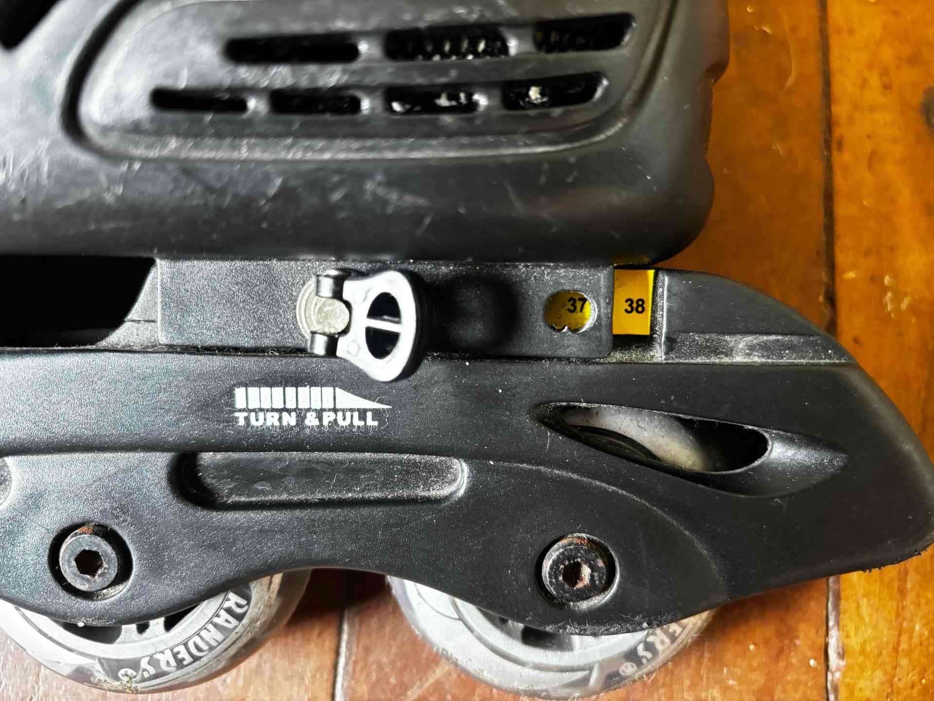 Patines en línea negros y azules - miniatura 3