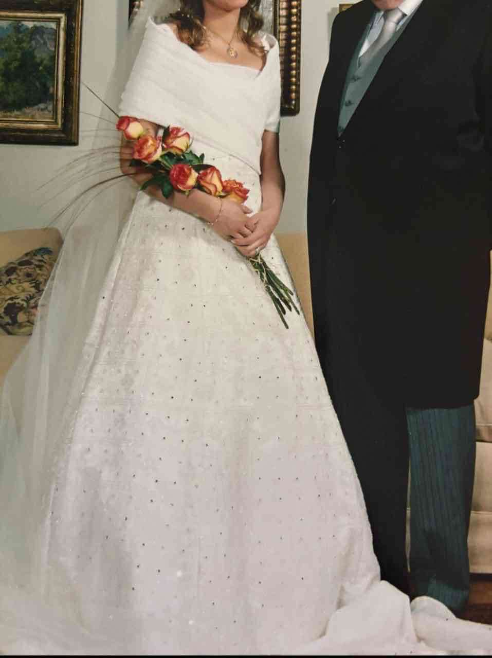 Vestido de novia hecho en seda natural