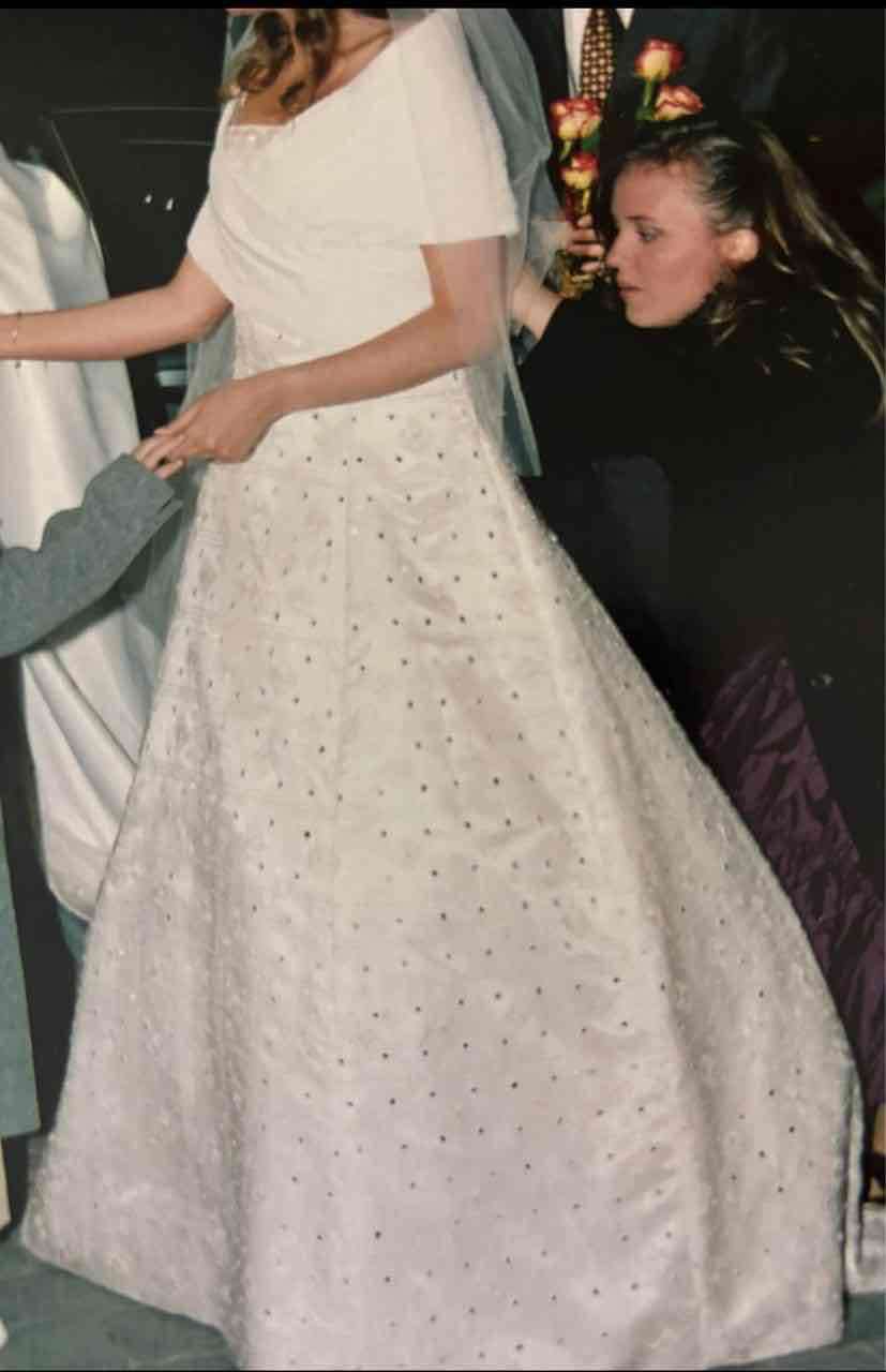 Vestido de novia hecho en seda natural - miniatura 2