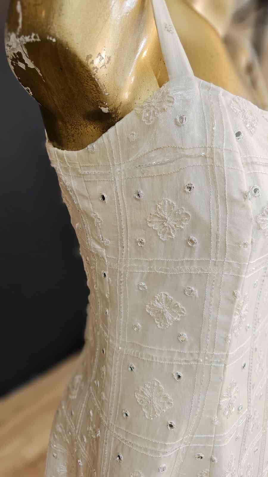 Vestido de novia hecho en seda natural - miniatura 6