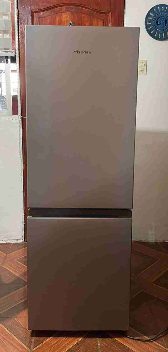 Refrigerador Hisense gris
