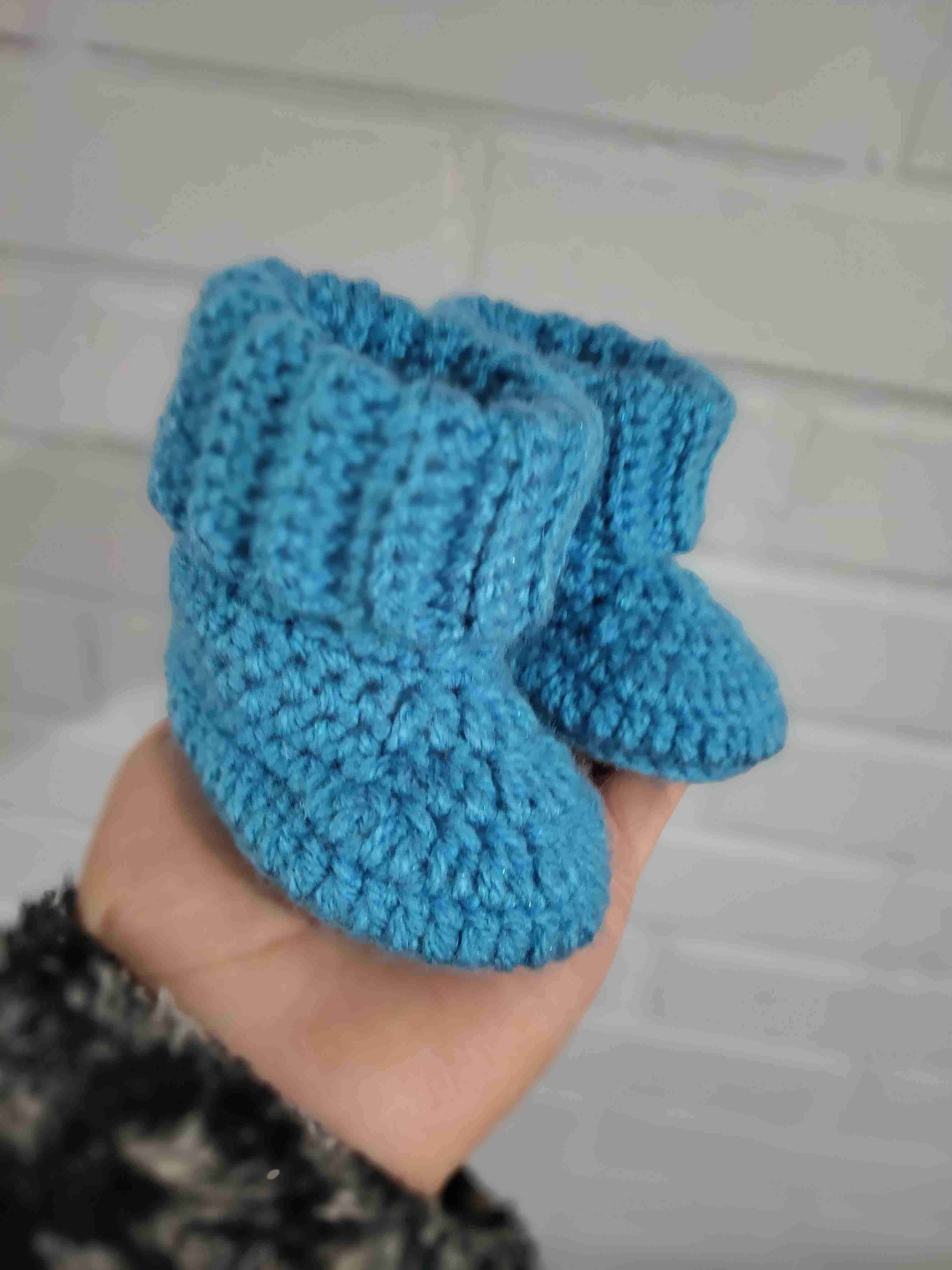Conjunto de gorro y botines tejidos azules - miniatura 2