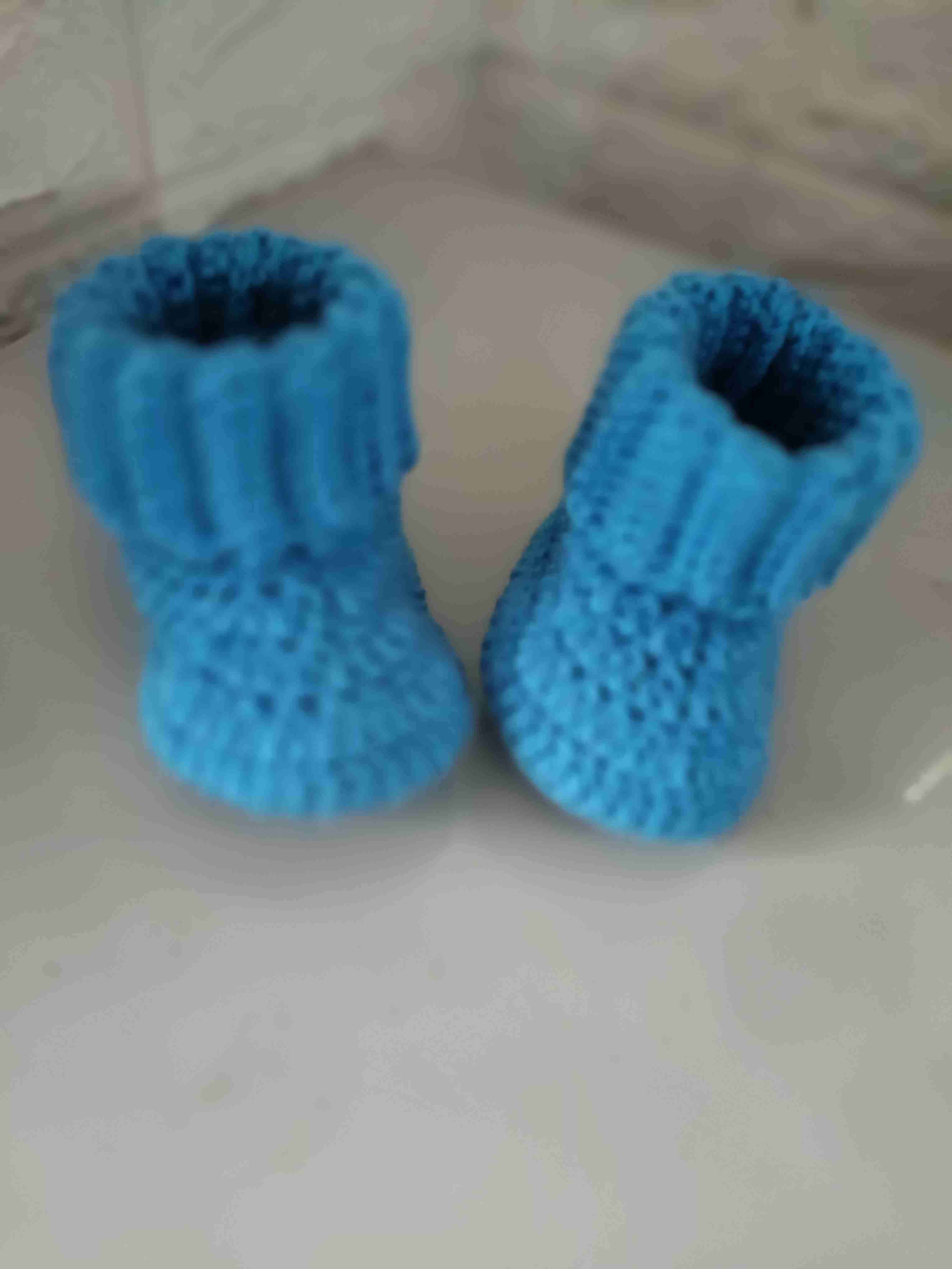Conjunto de gorro y botines tejidos azules - miniatura 3