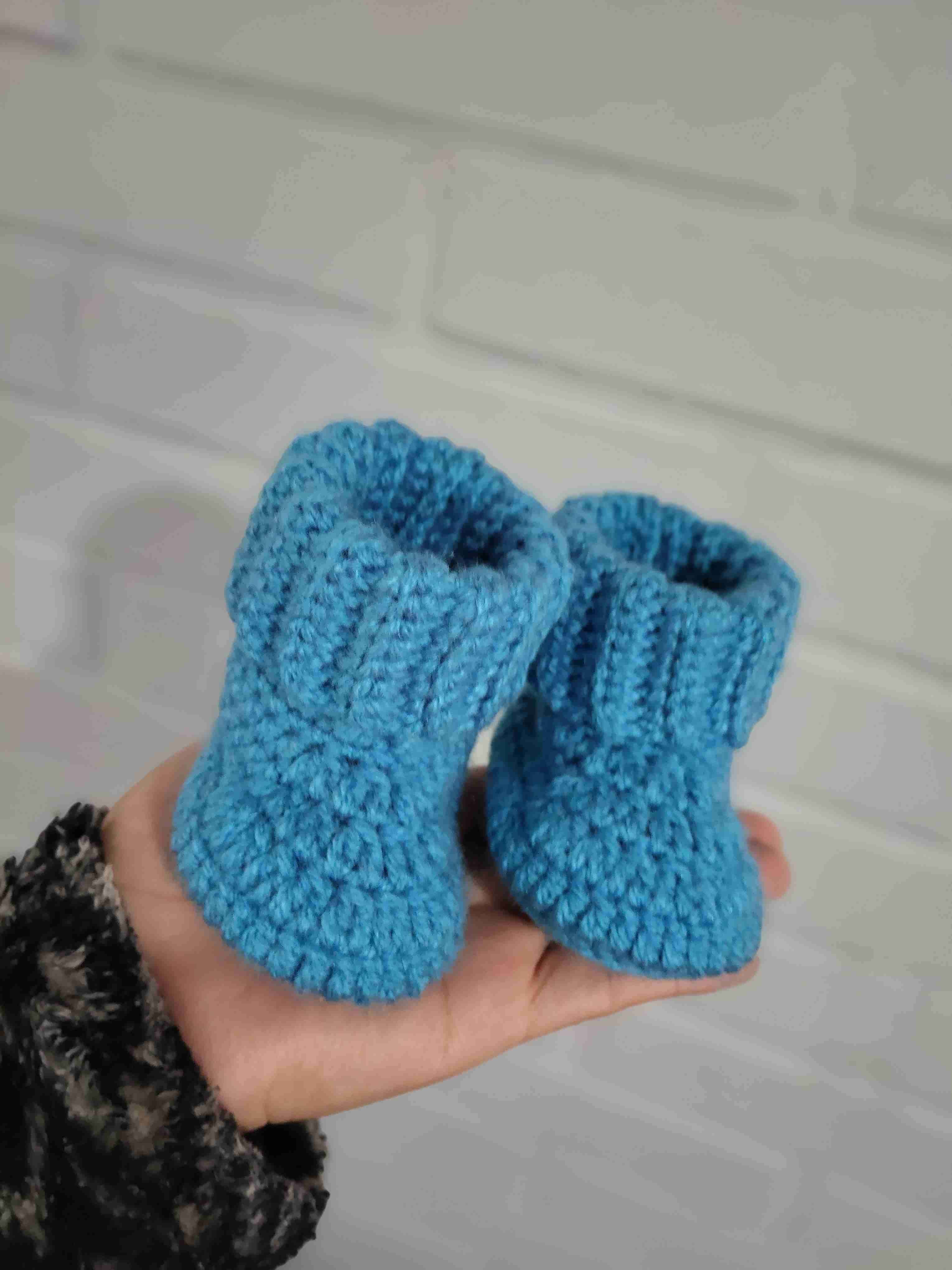 Conjunto de gorro y botines tejidos azules - miniatura 4