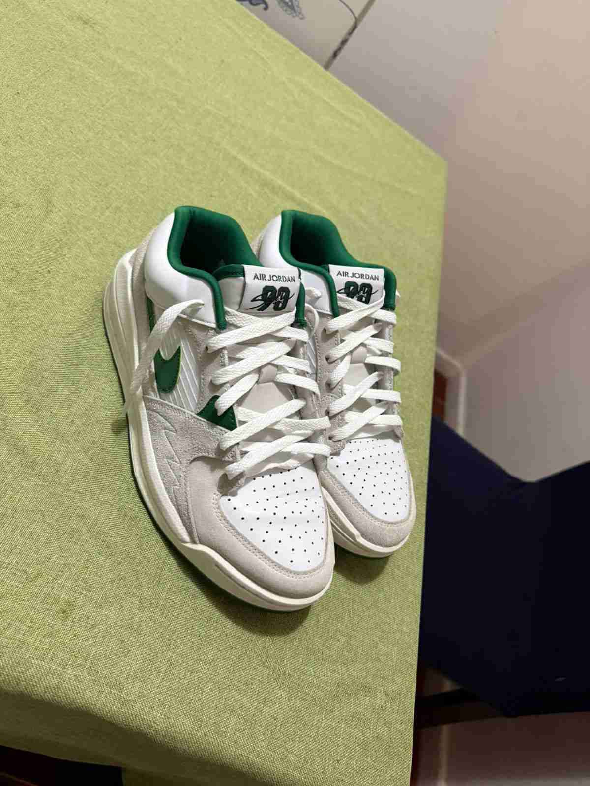 Zapatillas deportivas blancas y verdes - miniatura 2