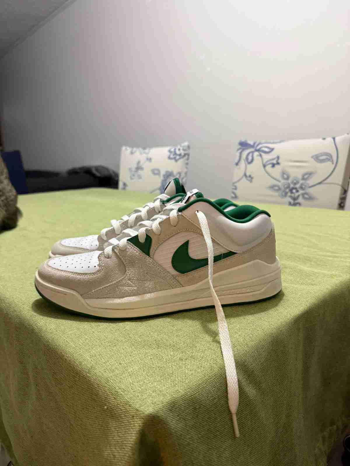 Zapatillas deportivas blancas y verdes - miniatura 3