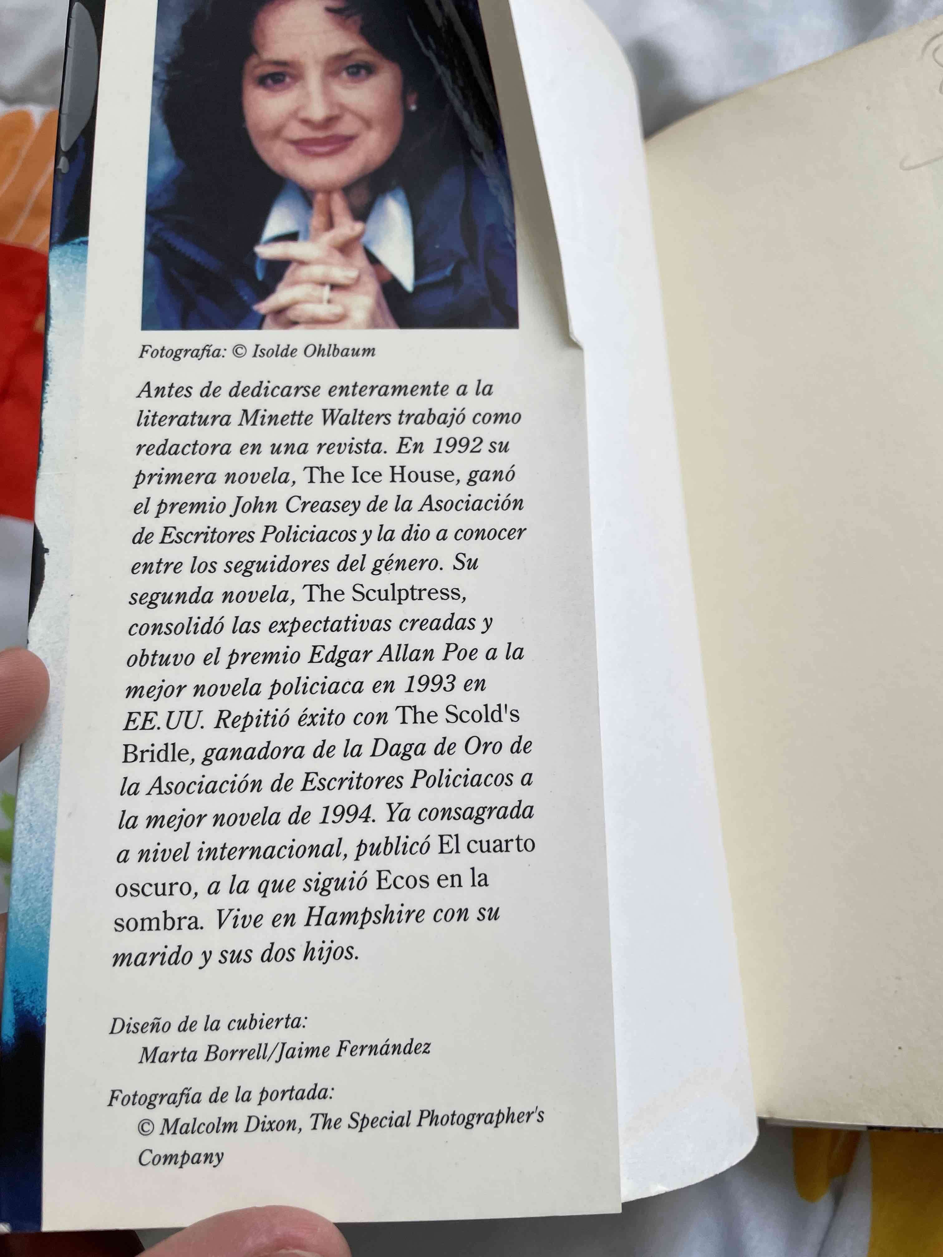 Libro 'Ecos en la sombra' - miniatura 3