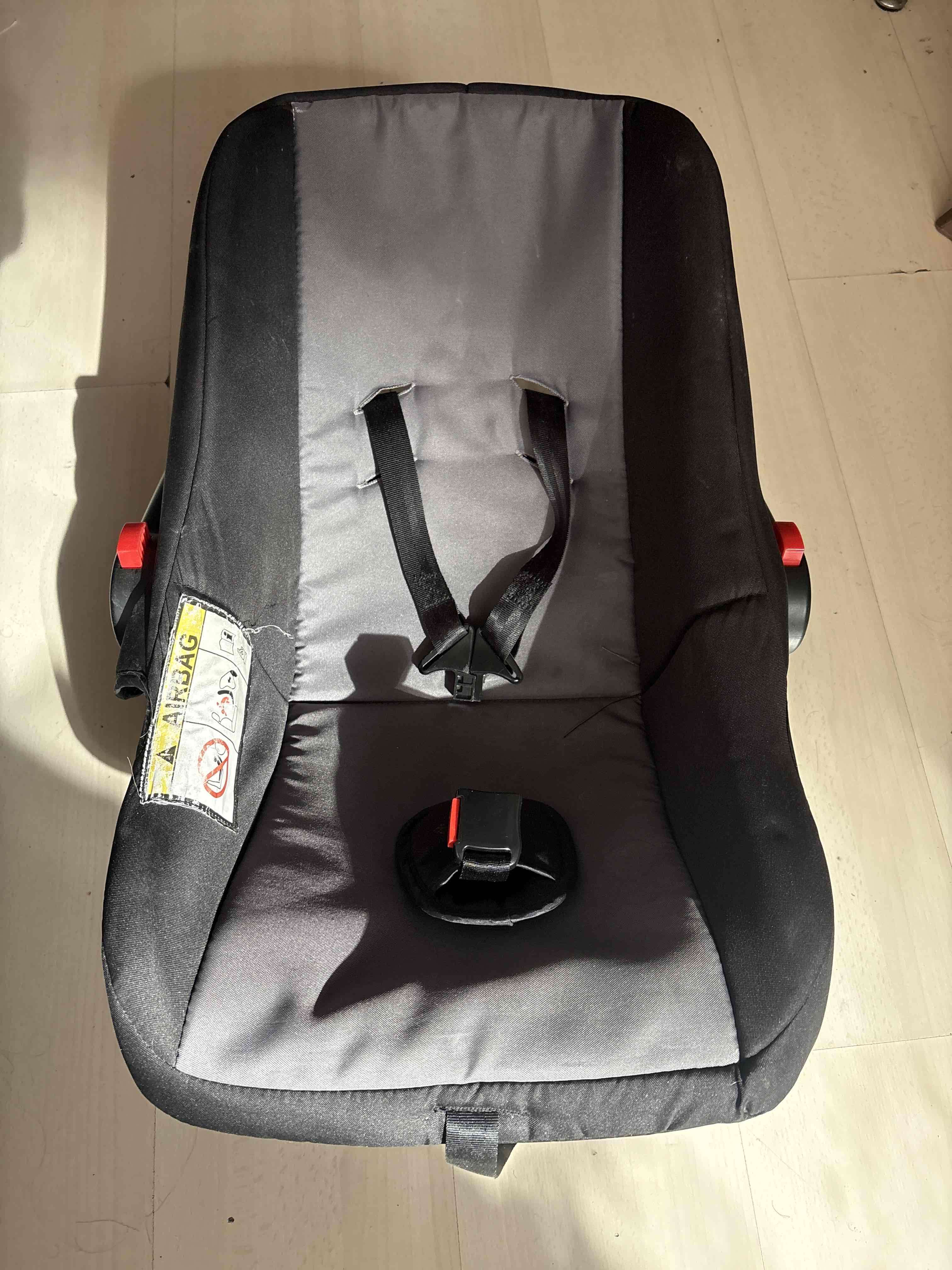 Silla de auto para bebé negra