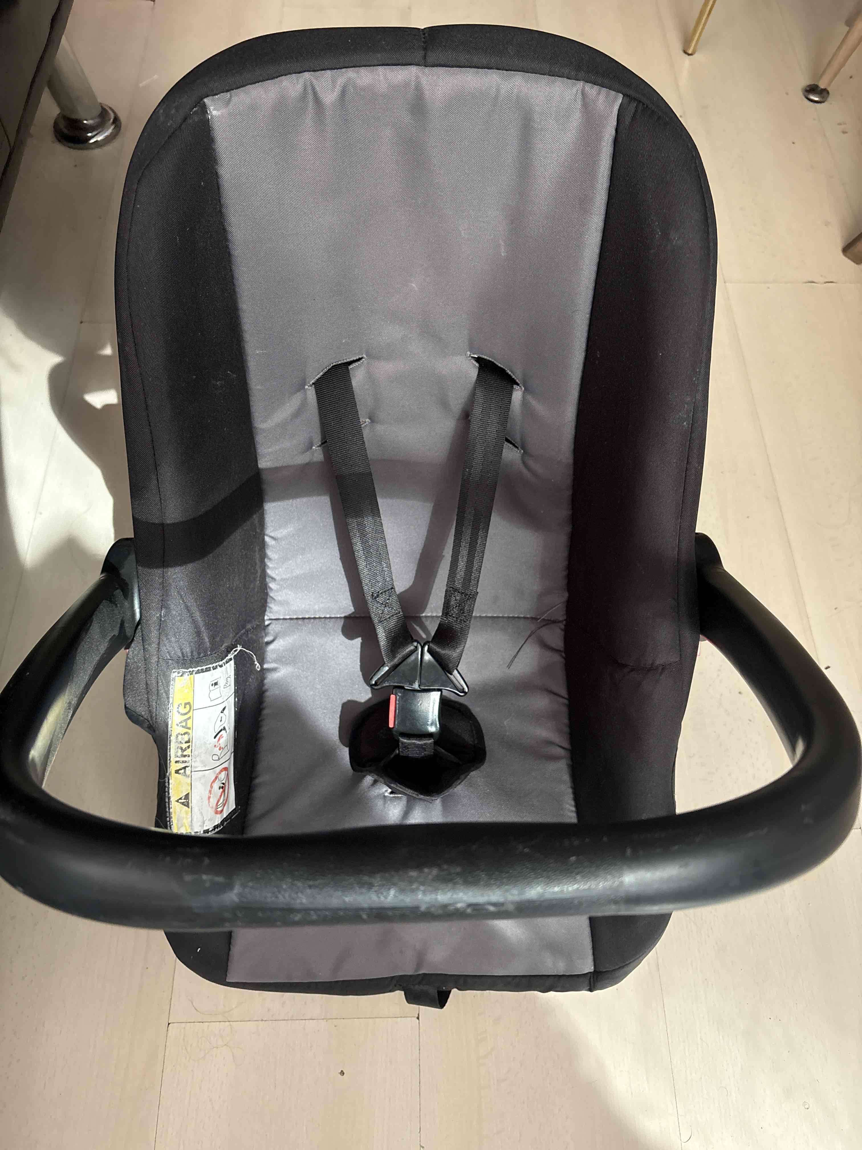 Silla de auto para bebé negra - miniatura 3