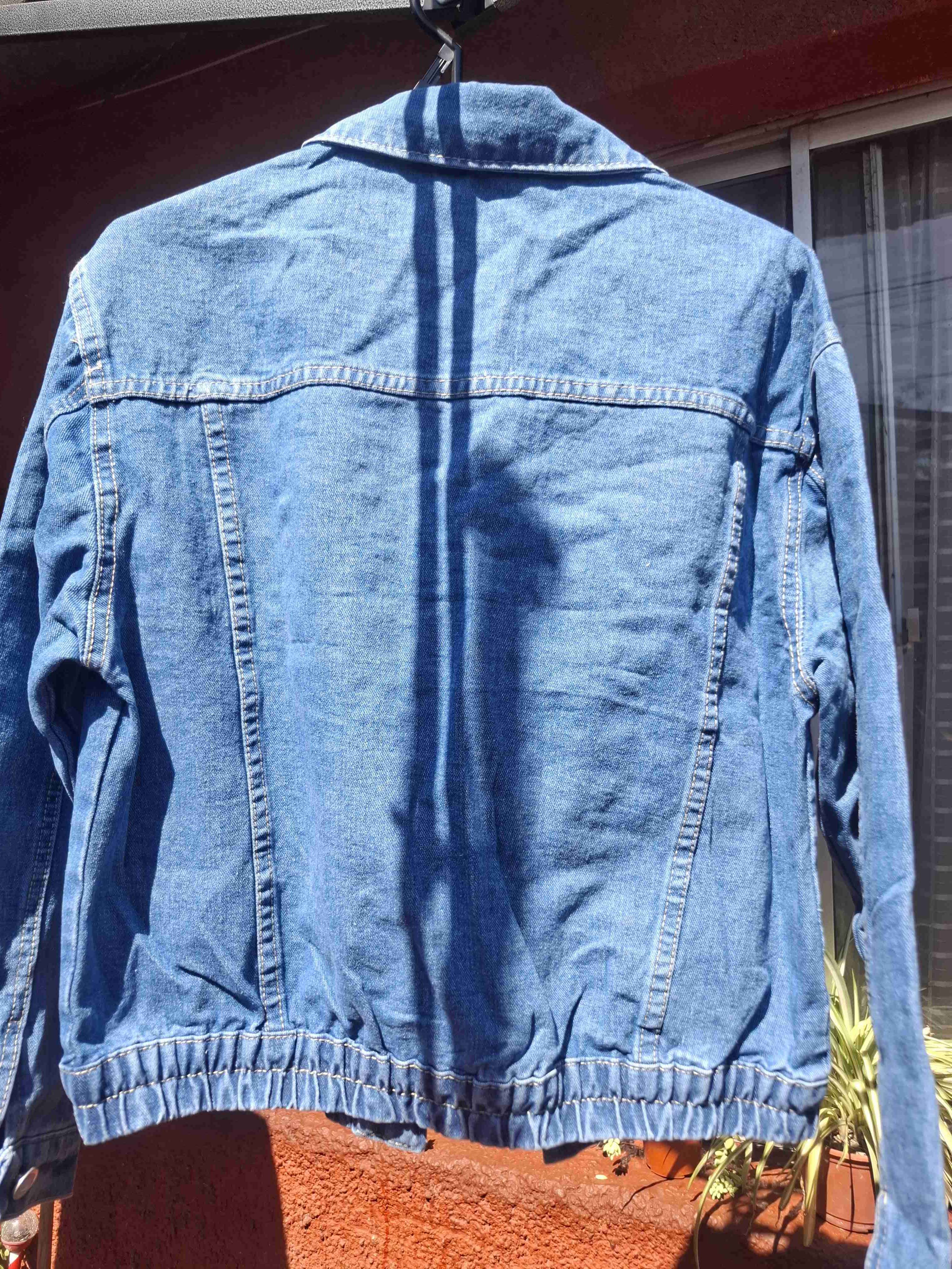 Chaqueta de mezclilla azul talla S/M - miniatura 2