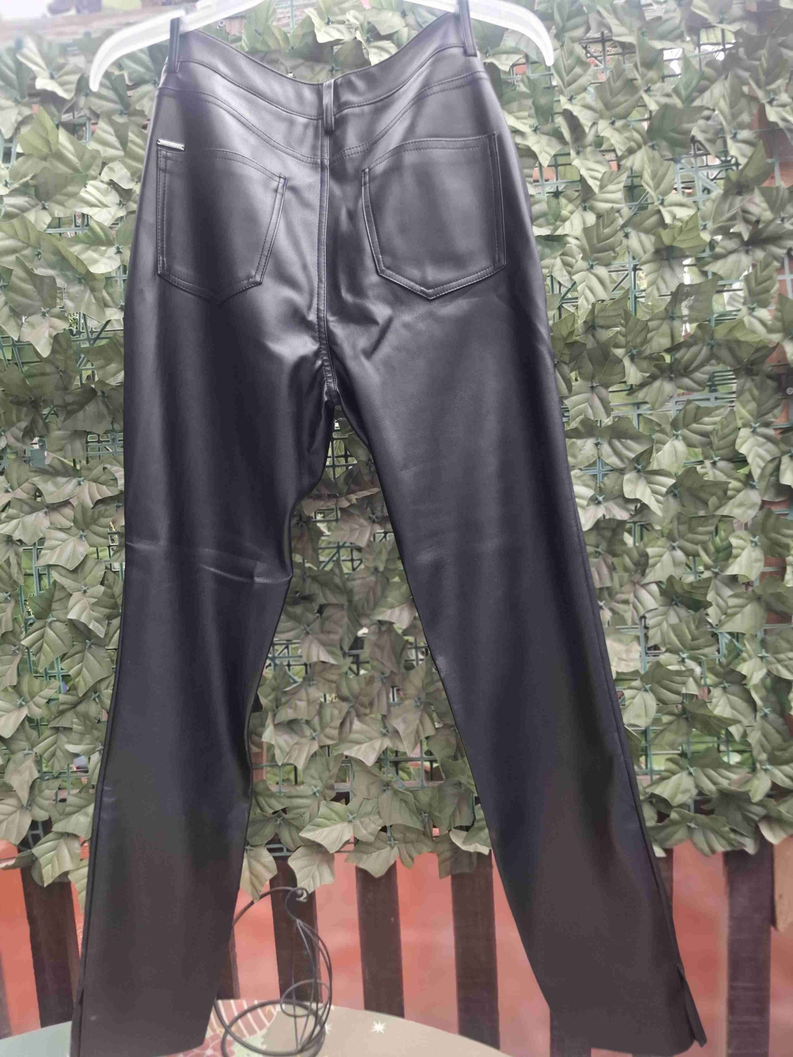 Pantalones negros de cuero sintético nuevos - miniatura 2