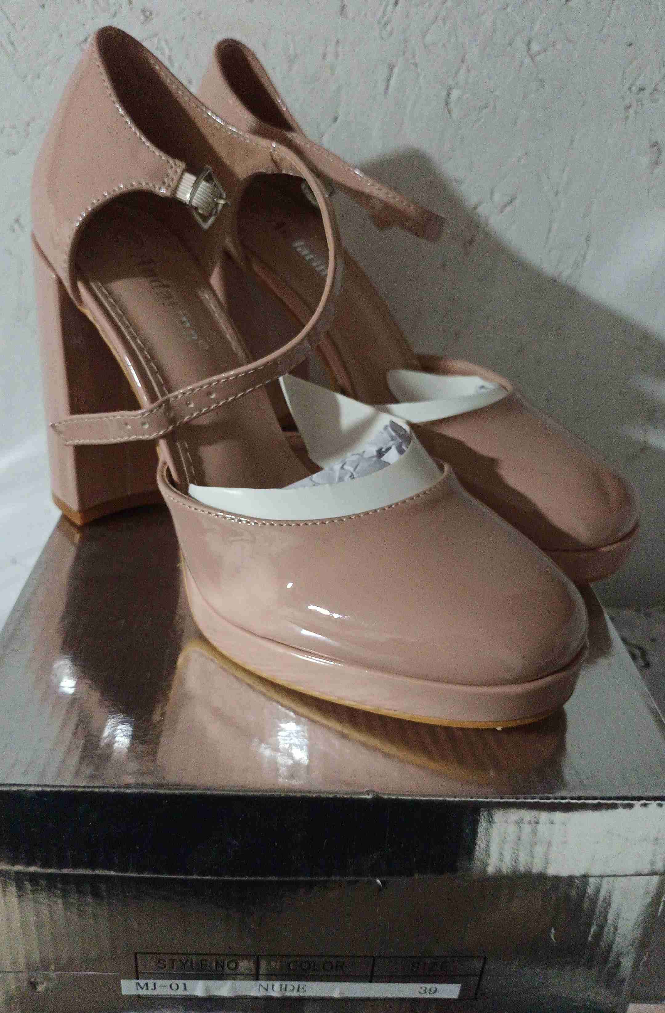 Zapatos de taco alto nude