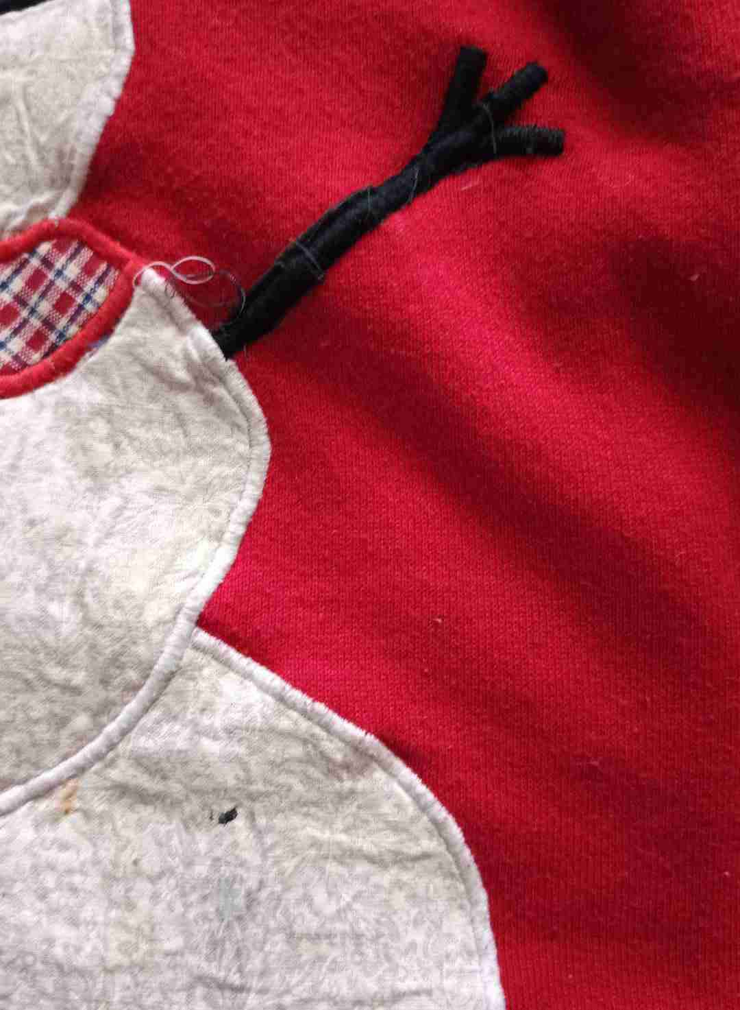 Suéter navideño rojo con muñeco de nieve - miniatura 3