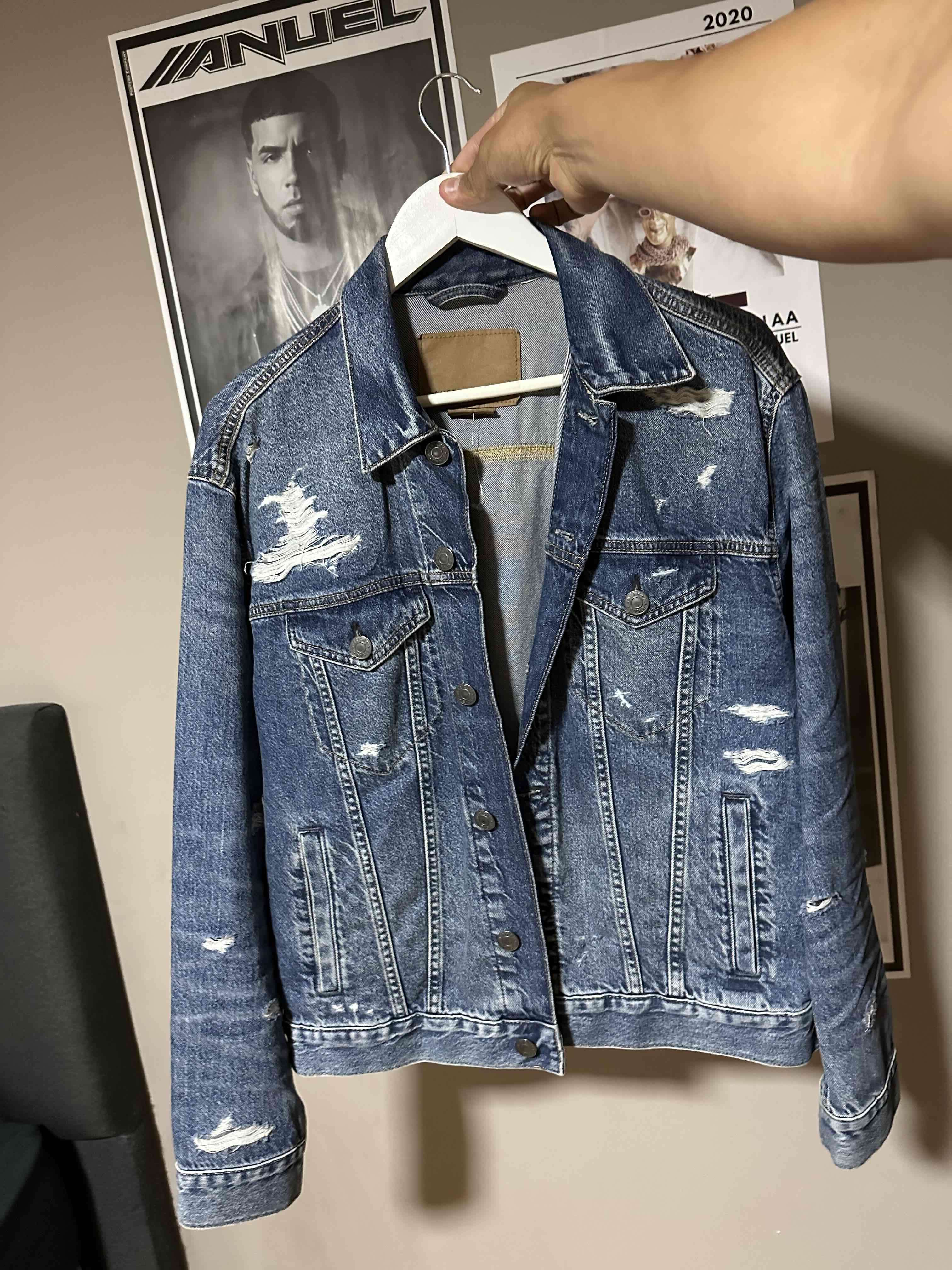 Chaqueta de mezclilla desgastada