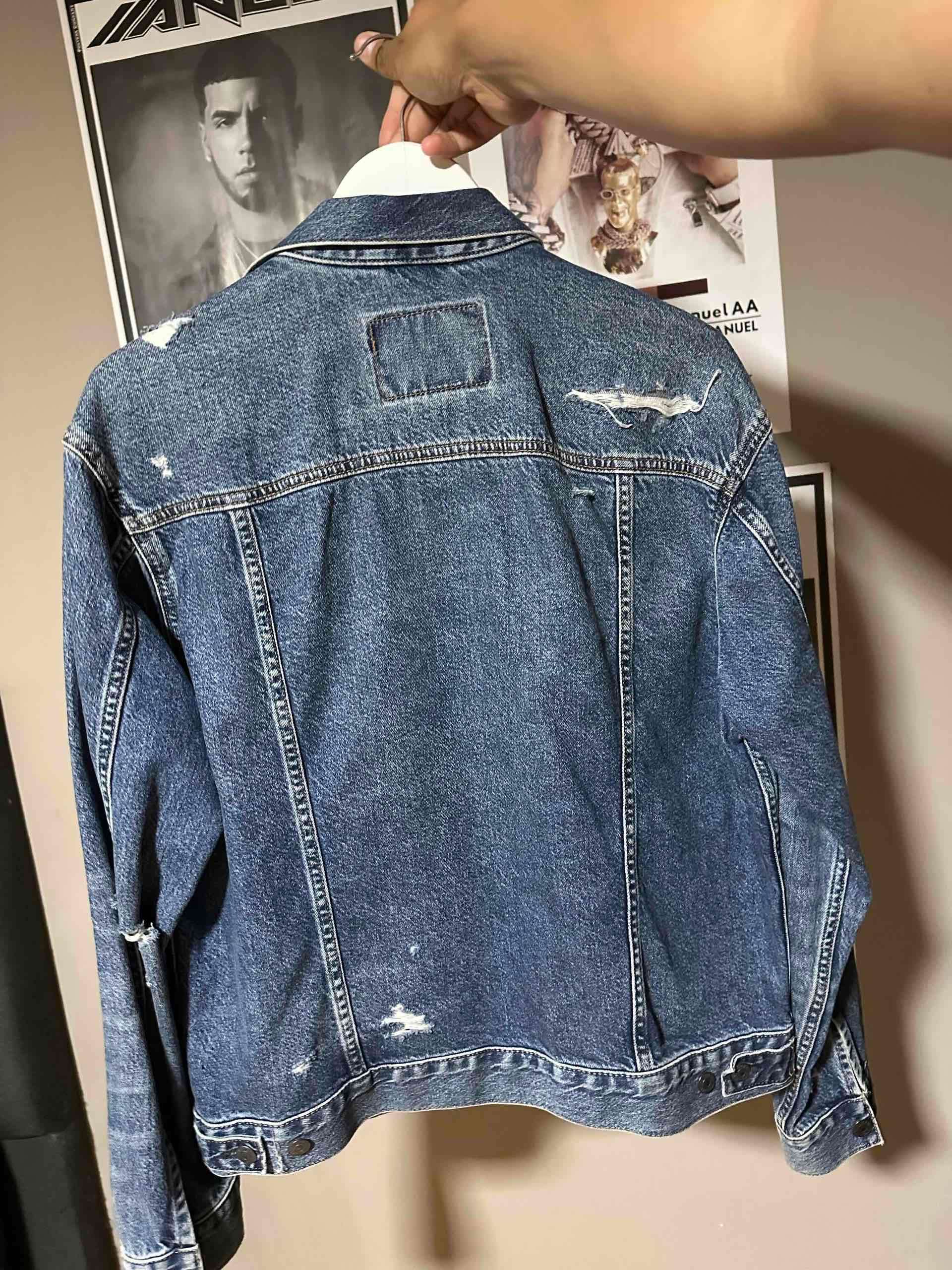 Chaqueta de mezclilla desgastada - miniatura 2