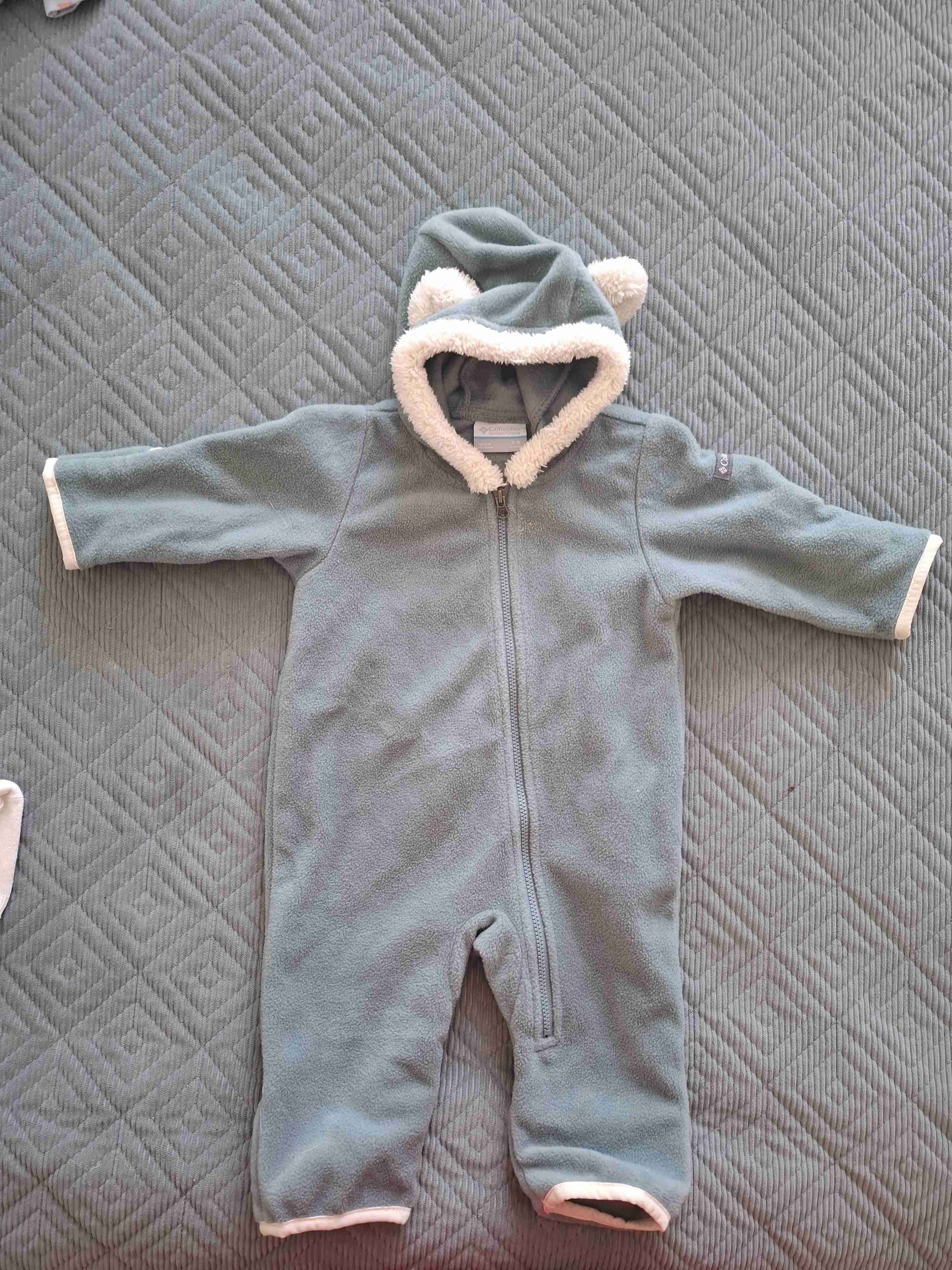 Enterito Columbia  bebé polar con gorro