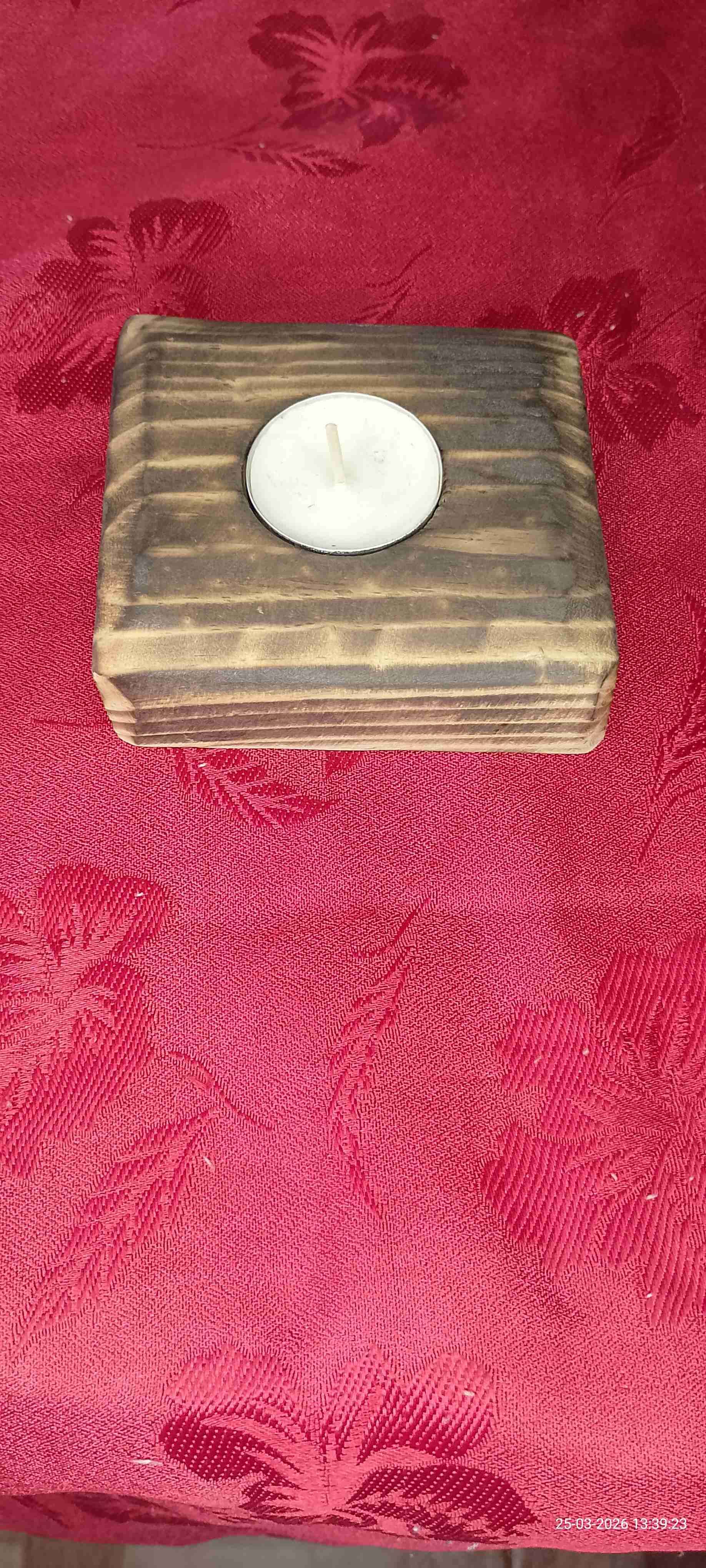 Portavelas de madera cuadrado