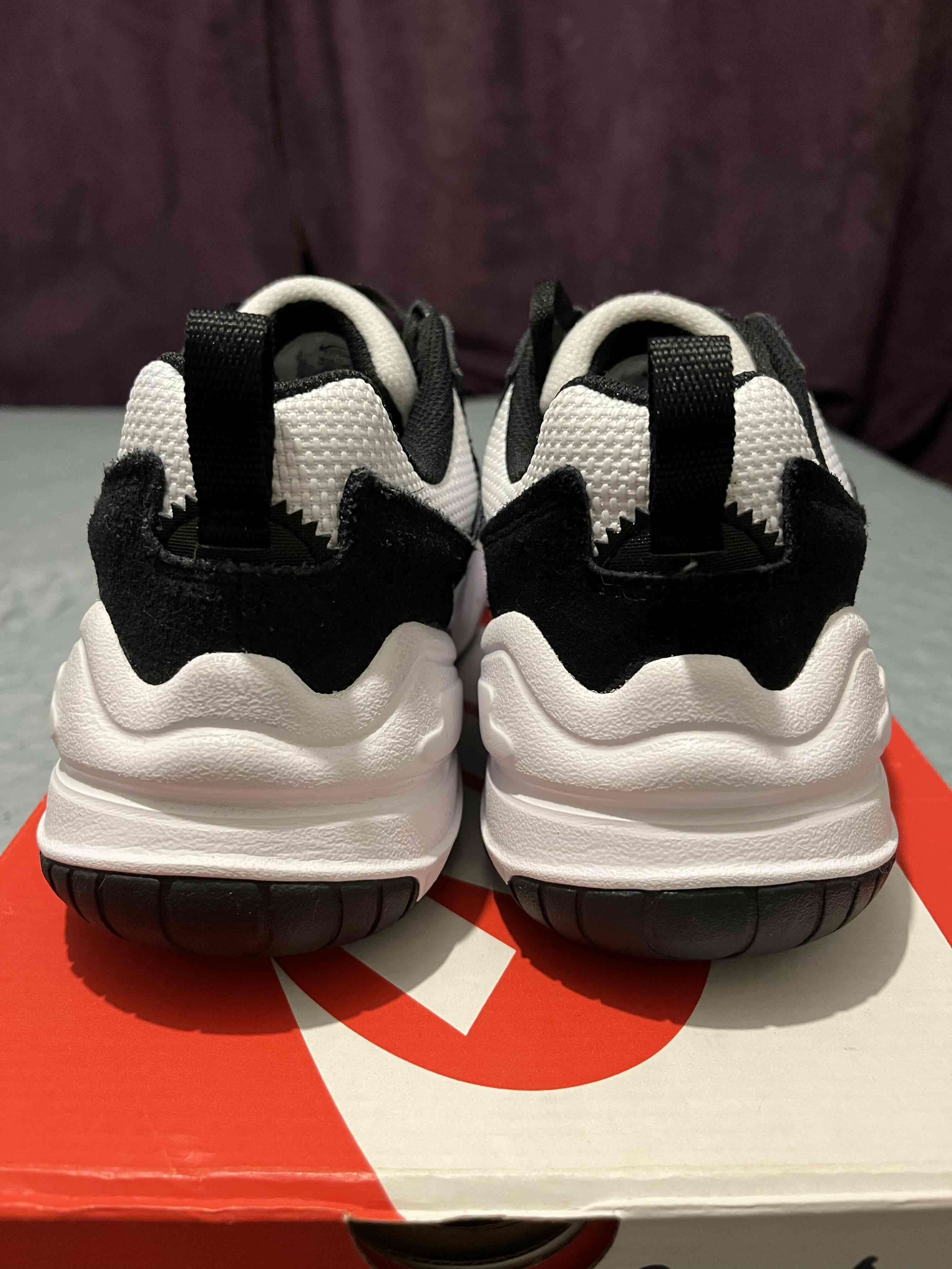 Zapatillas deportivas Nike blanco y negro - miniatura 3