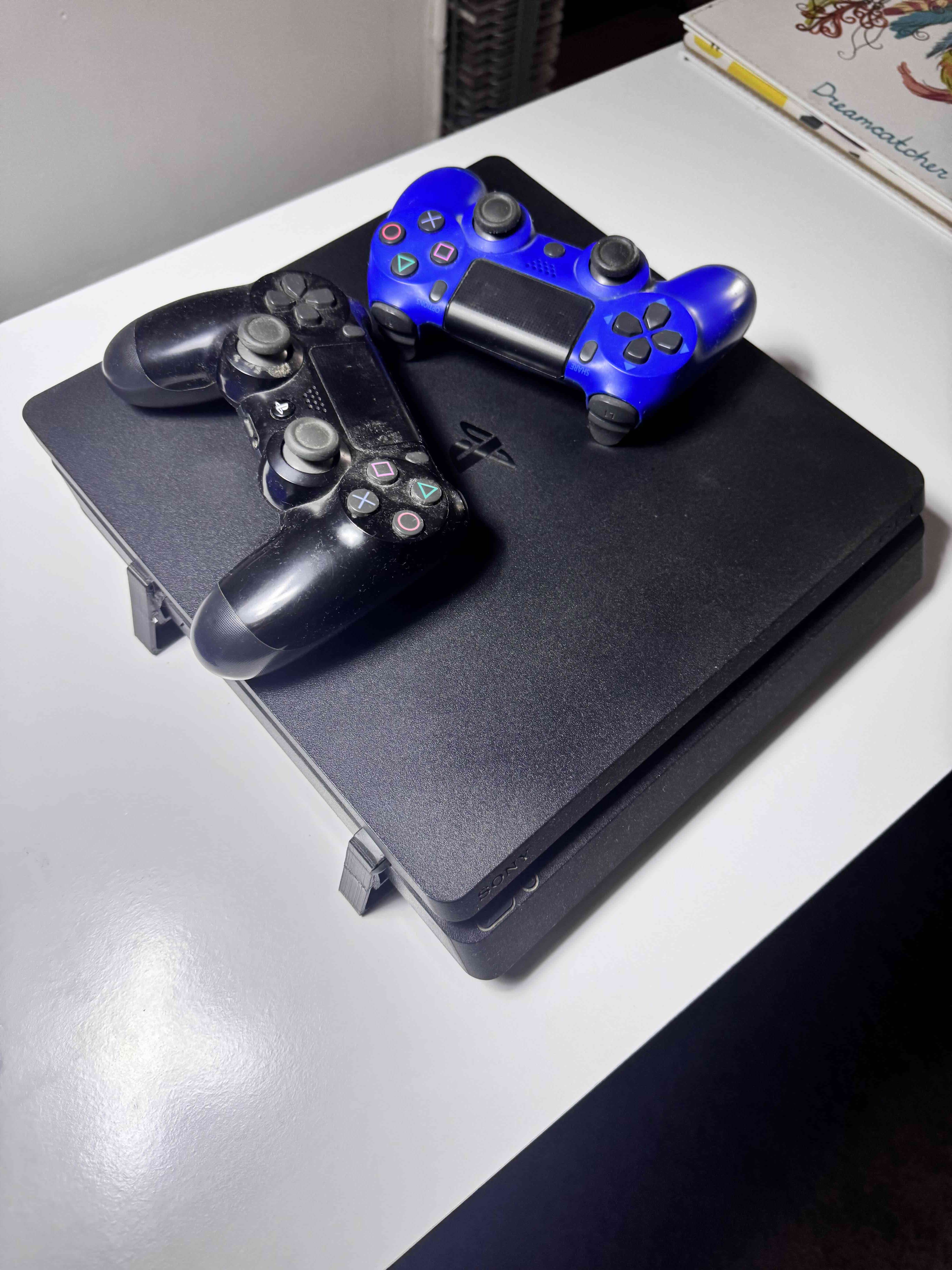 Consola PS4 con dos controles - miniatura 3