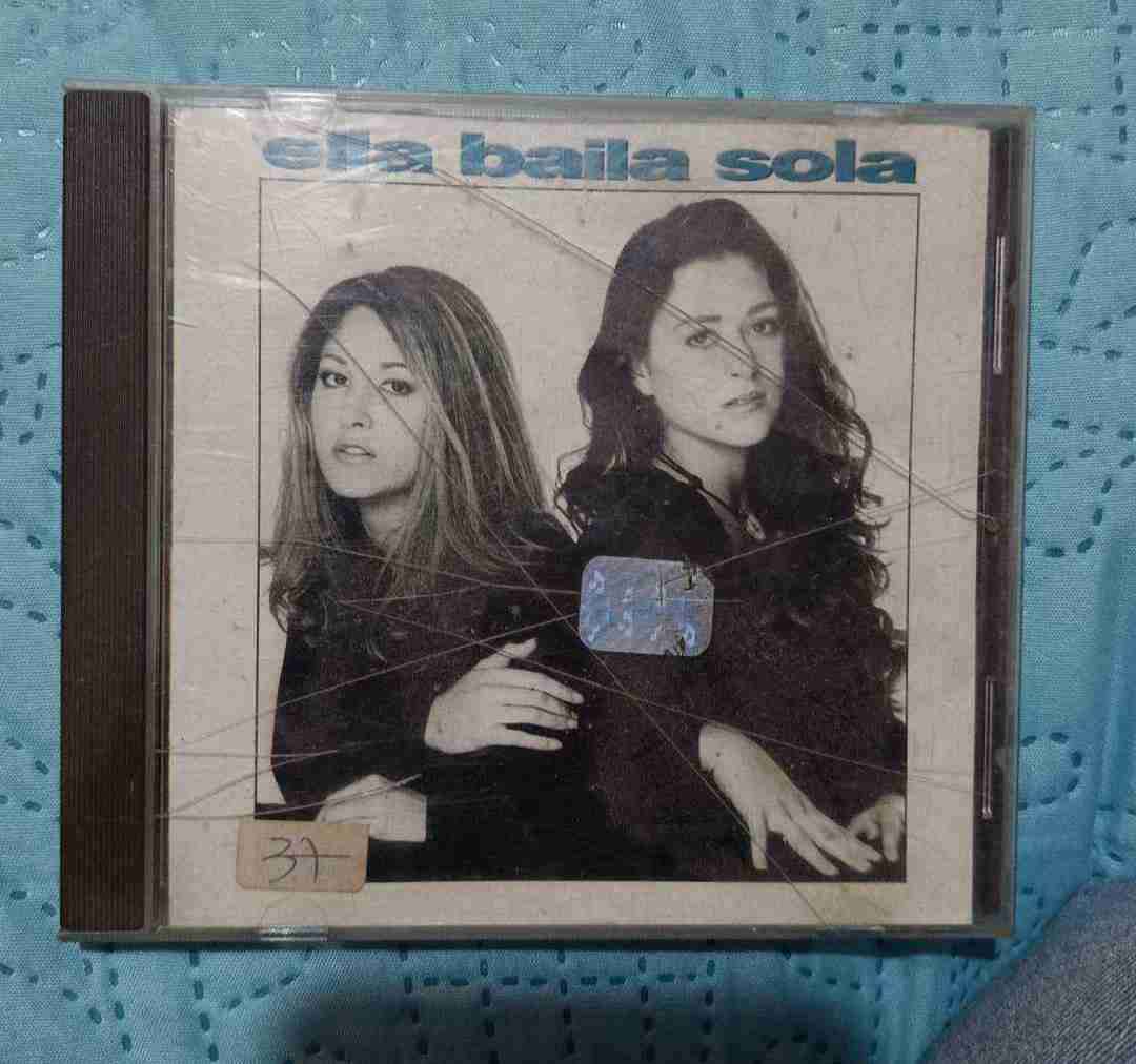 CD Ella Baila Sola usado