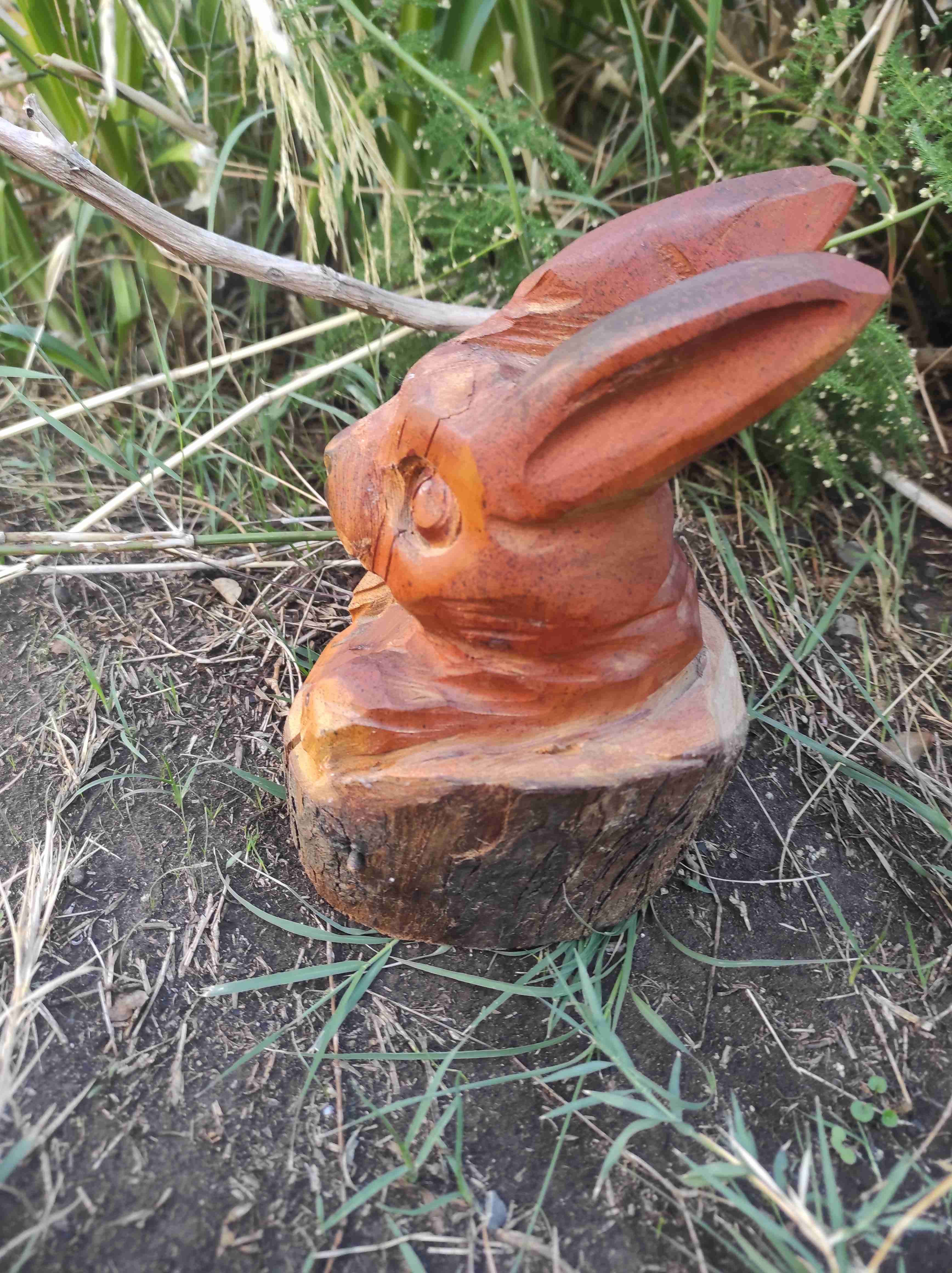 Escultura conejo en madera artesanal - miniatura 2