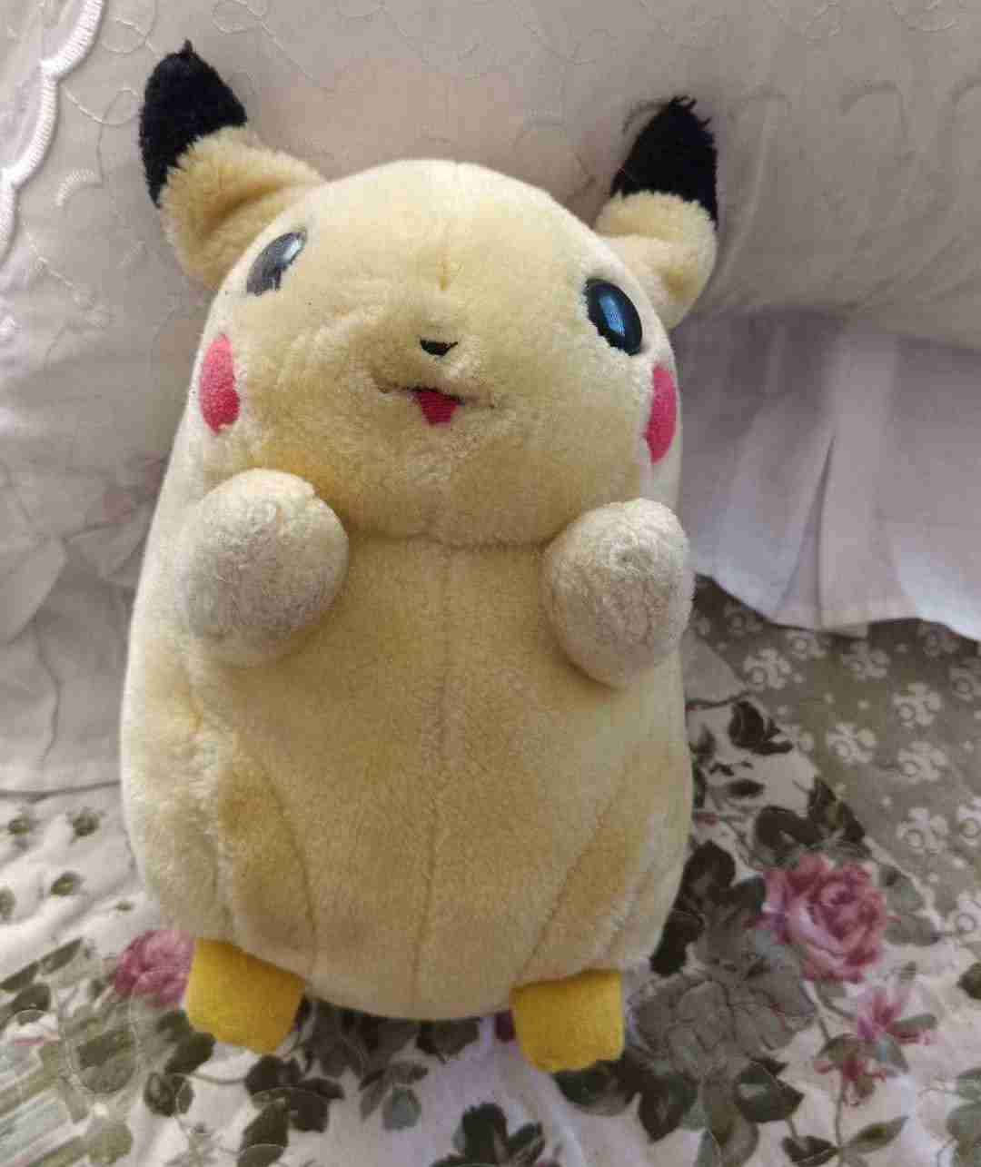 Peluche Pikachu con caja de sonido