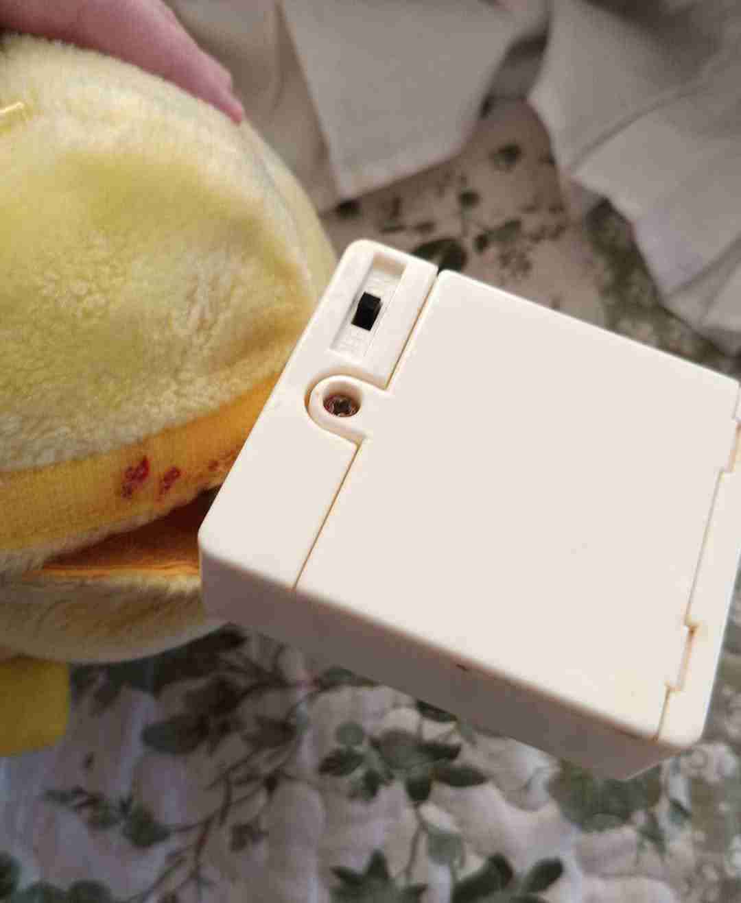 Peluche Pikachu con caja de sonido - miniatura 2