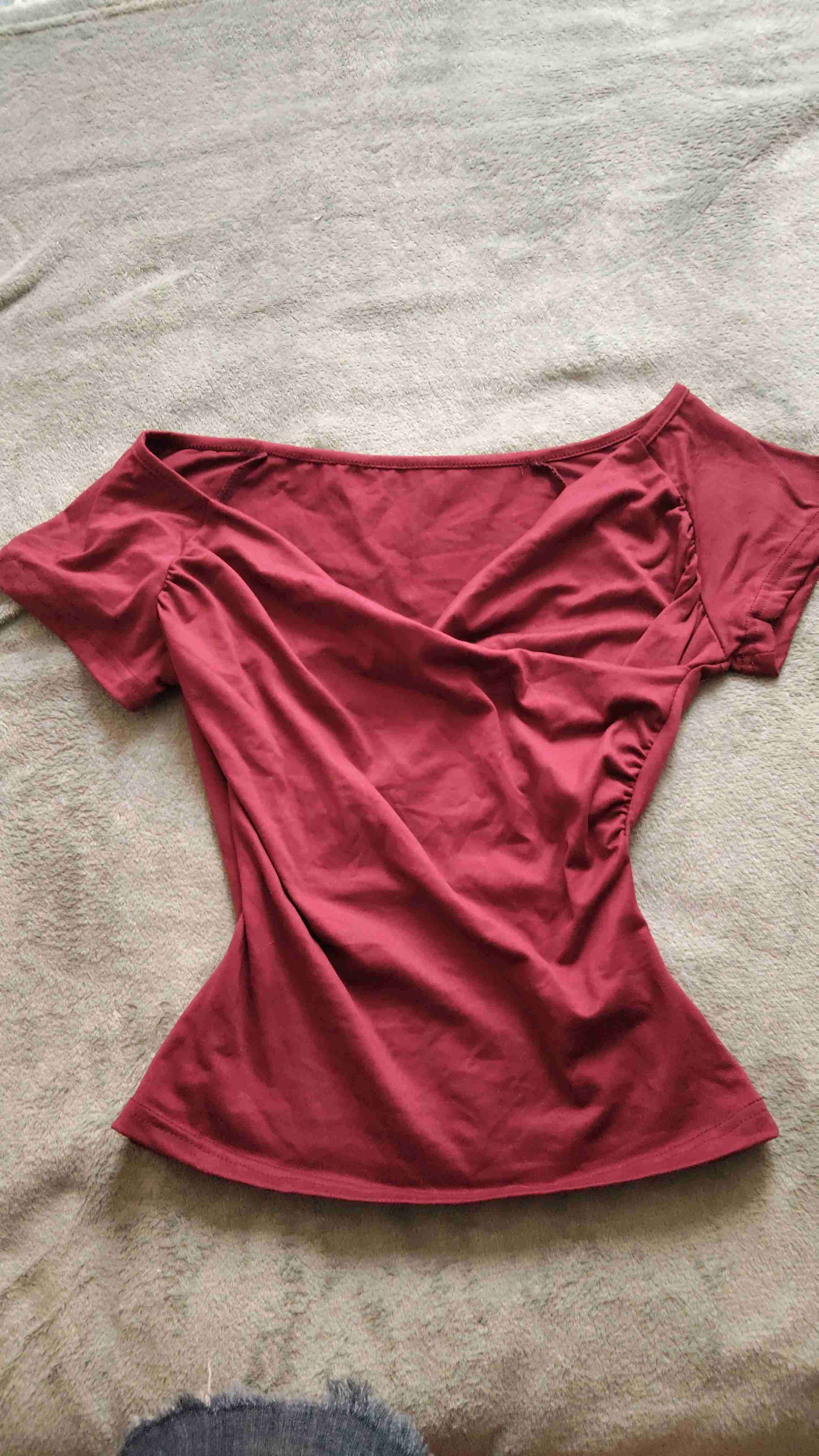 Polera hombros descubiertos burdeos