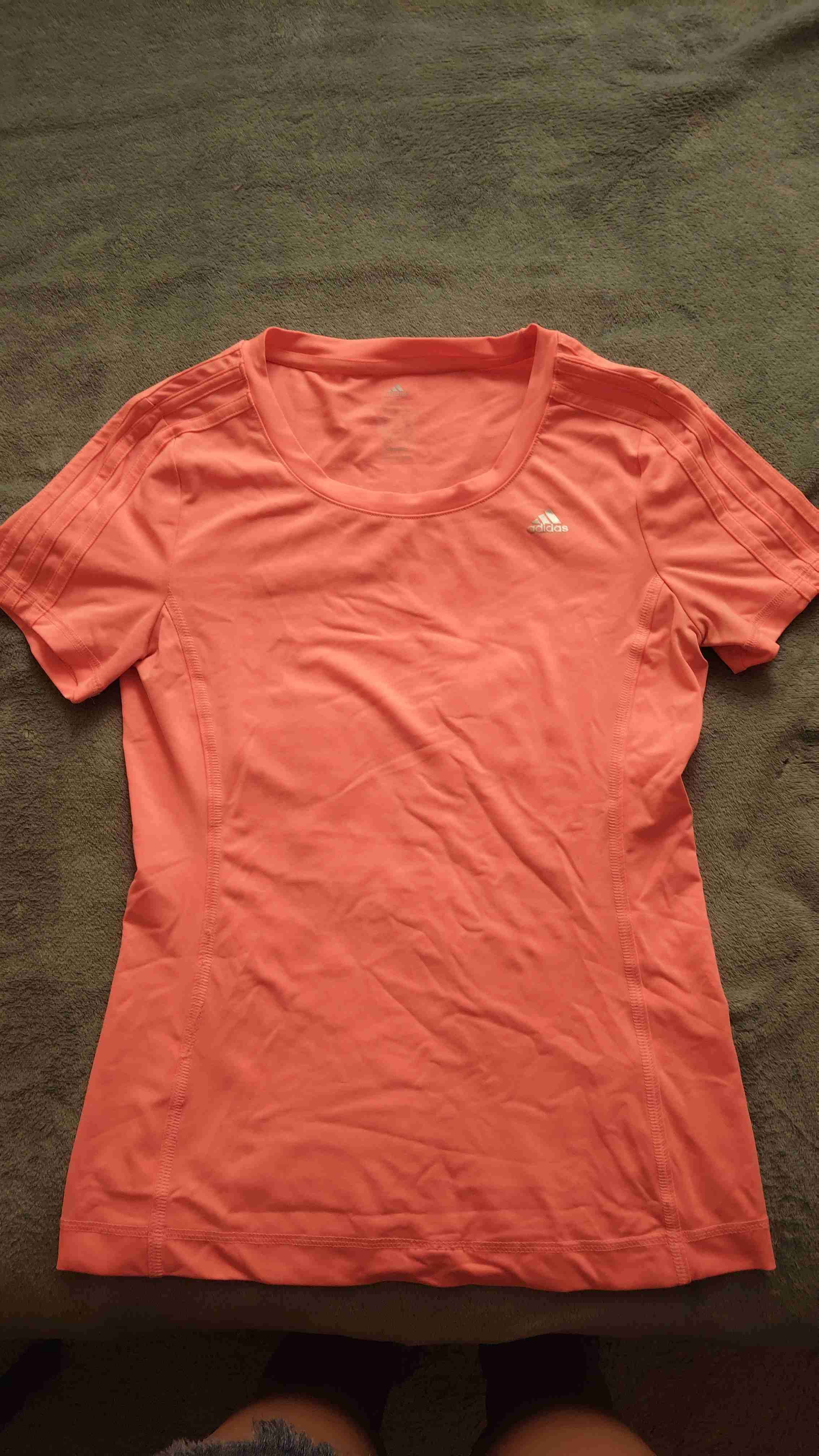 Polera deportiva coral Adidas