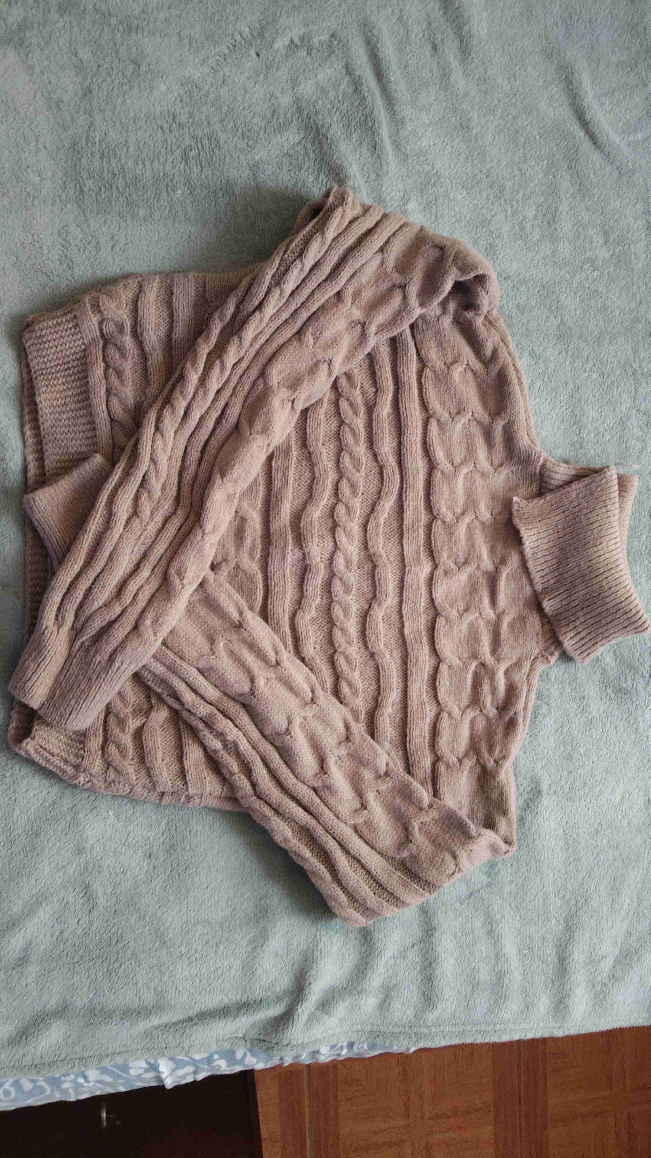 Suéter beige de cuello largo