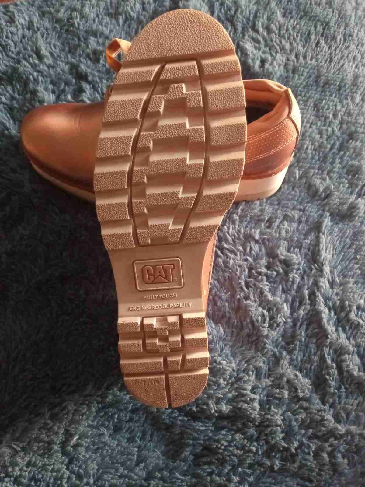 Zapatos tipo botín dorados - miniatura 2