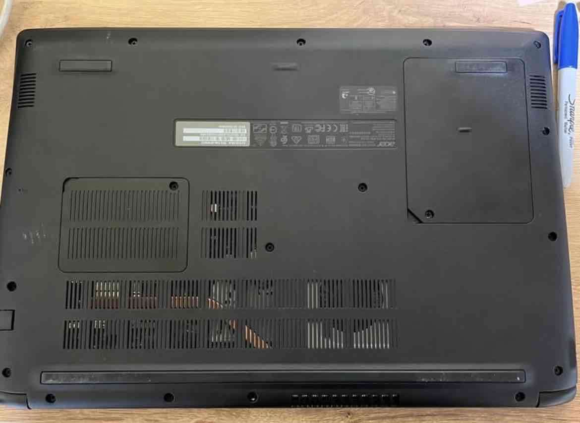 Notebook Acer color negro casi nuevo único dueño - miniatura 3