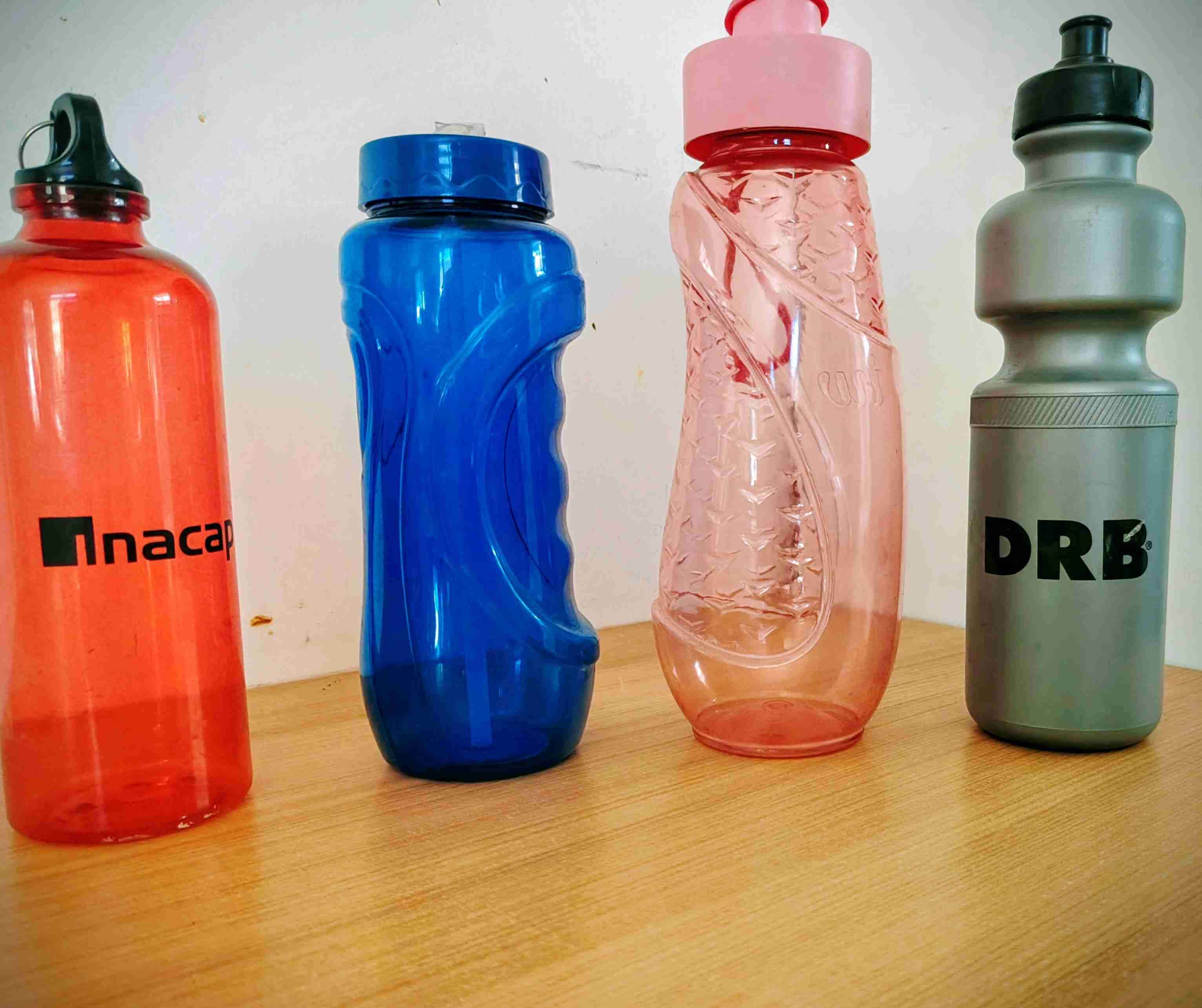 Botellas deportivas variadas