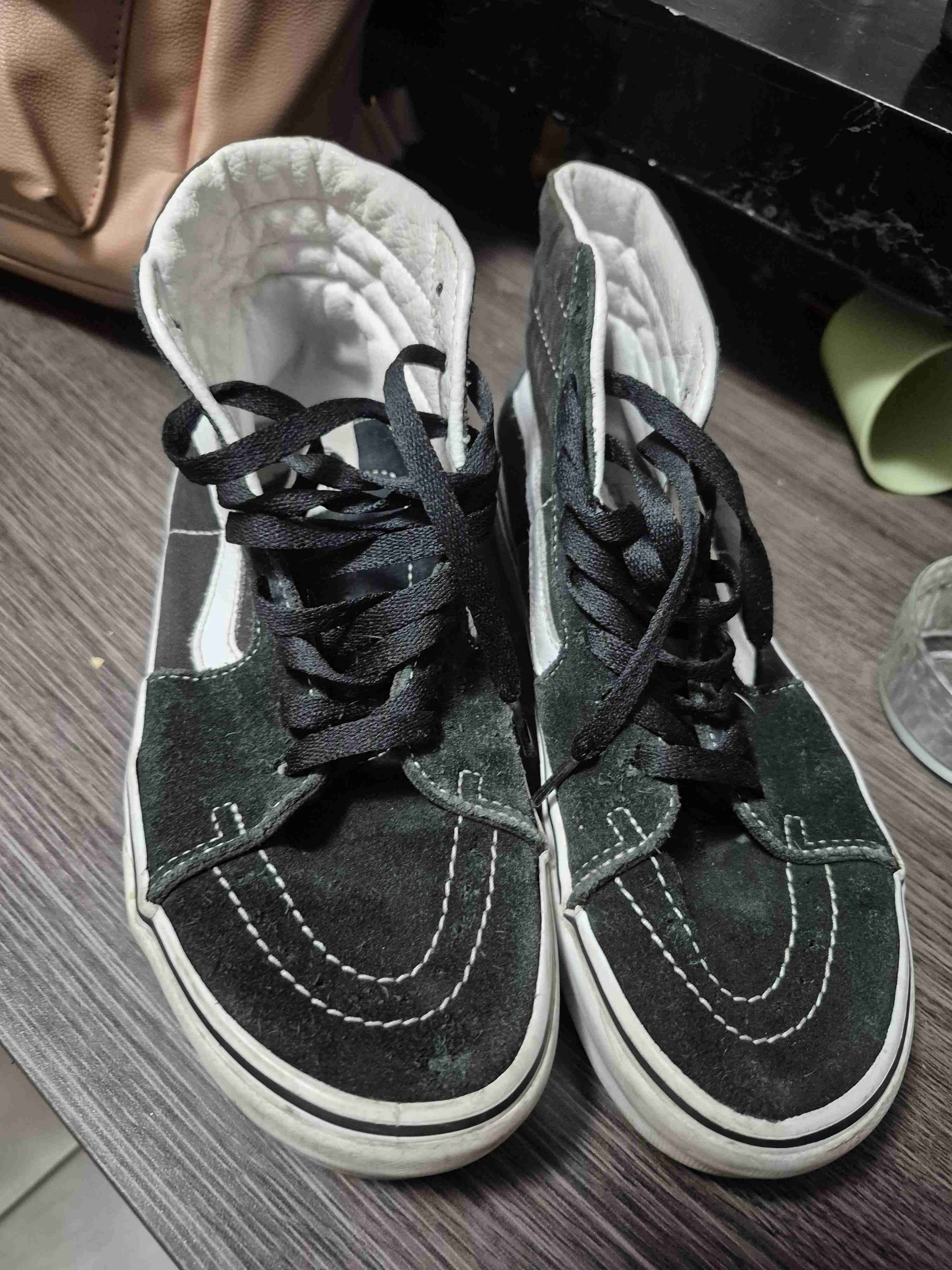 Zapatillas altas negras y blancas