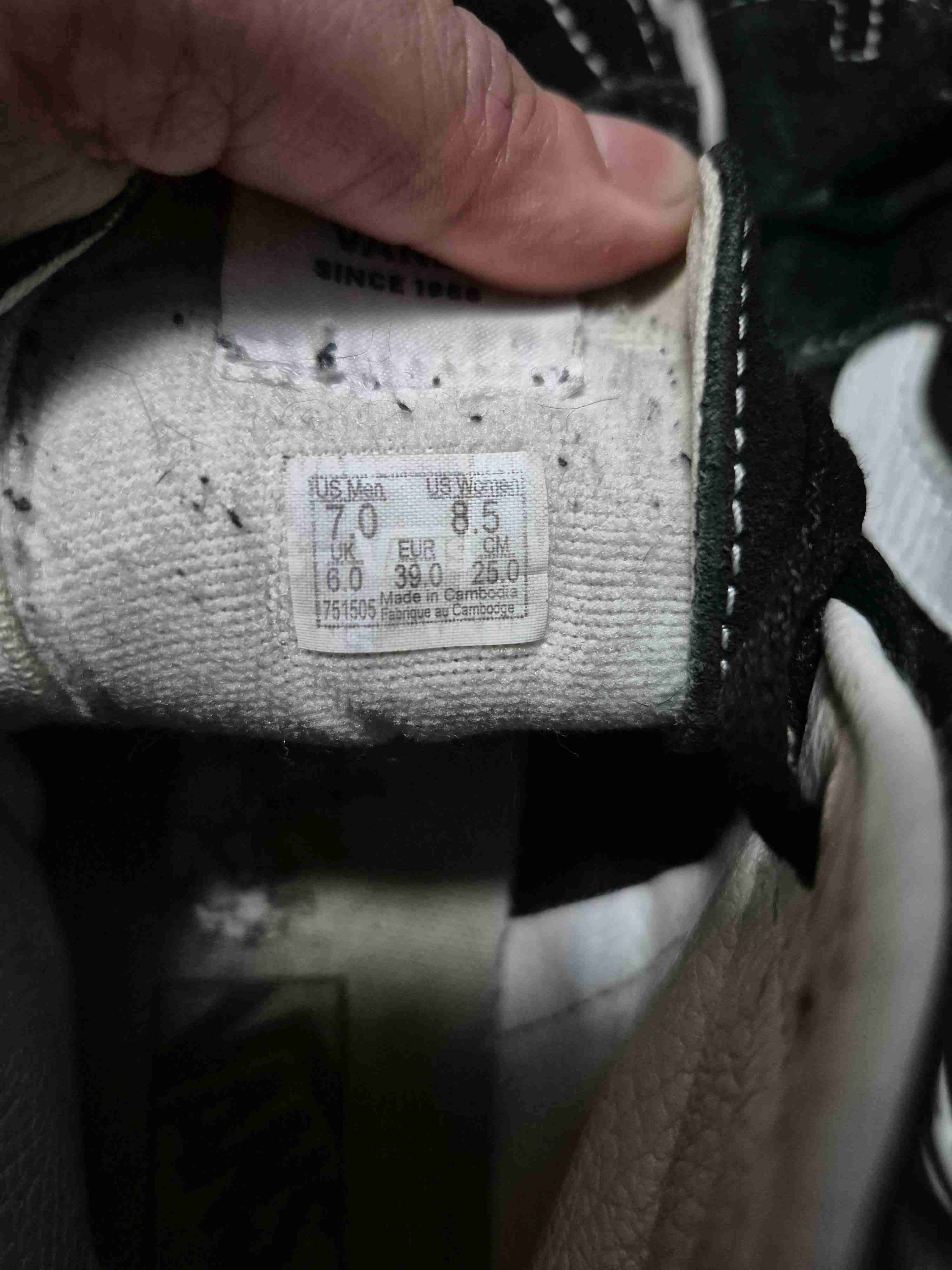 Zapatillas altas negras y blancas - miniatura 3