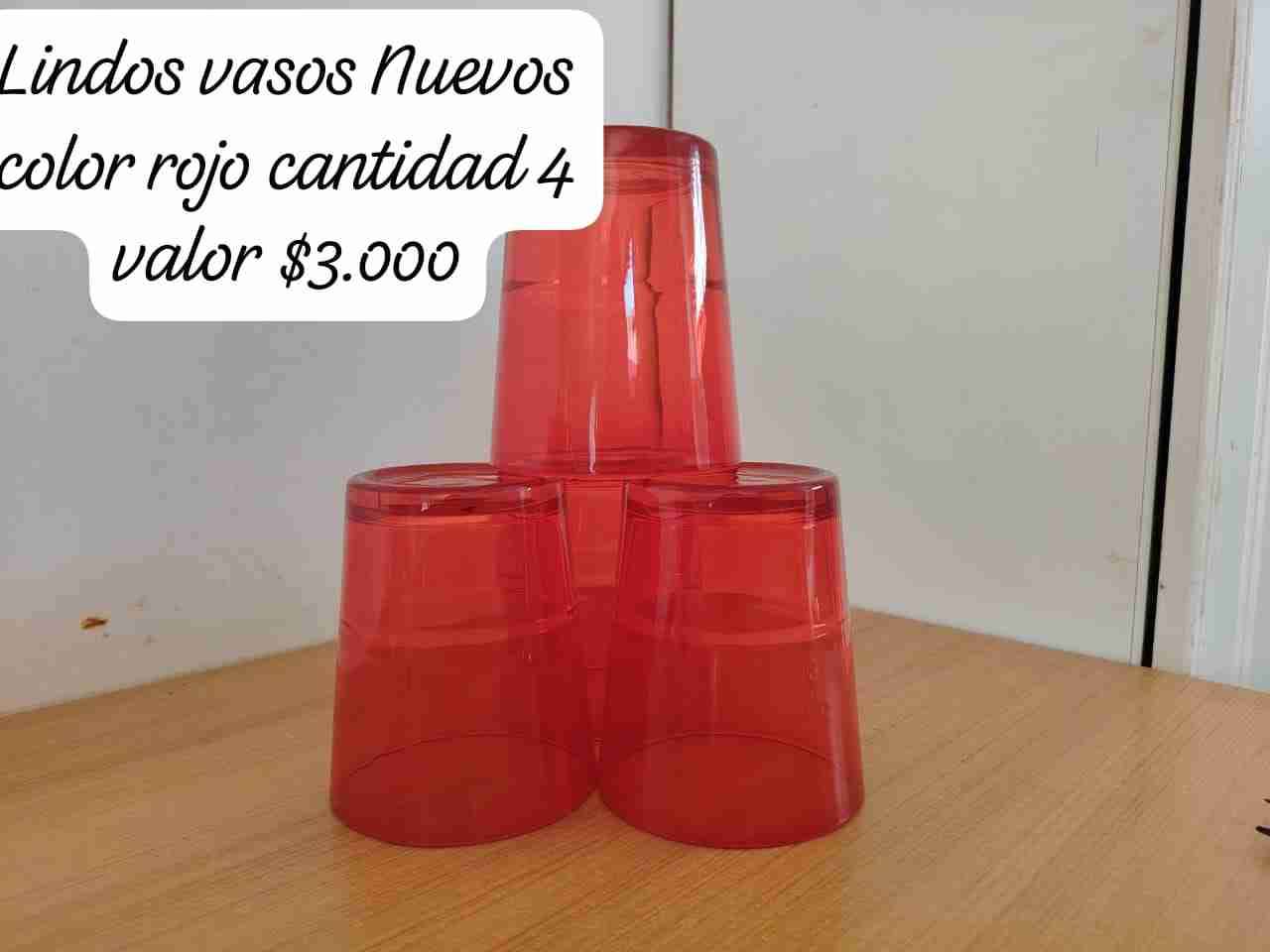 Juego de vasos rojos nuevos
