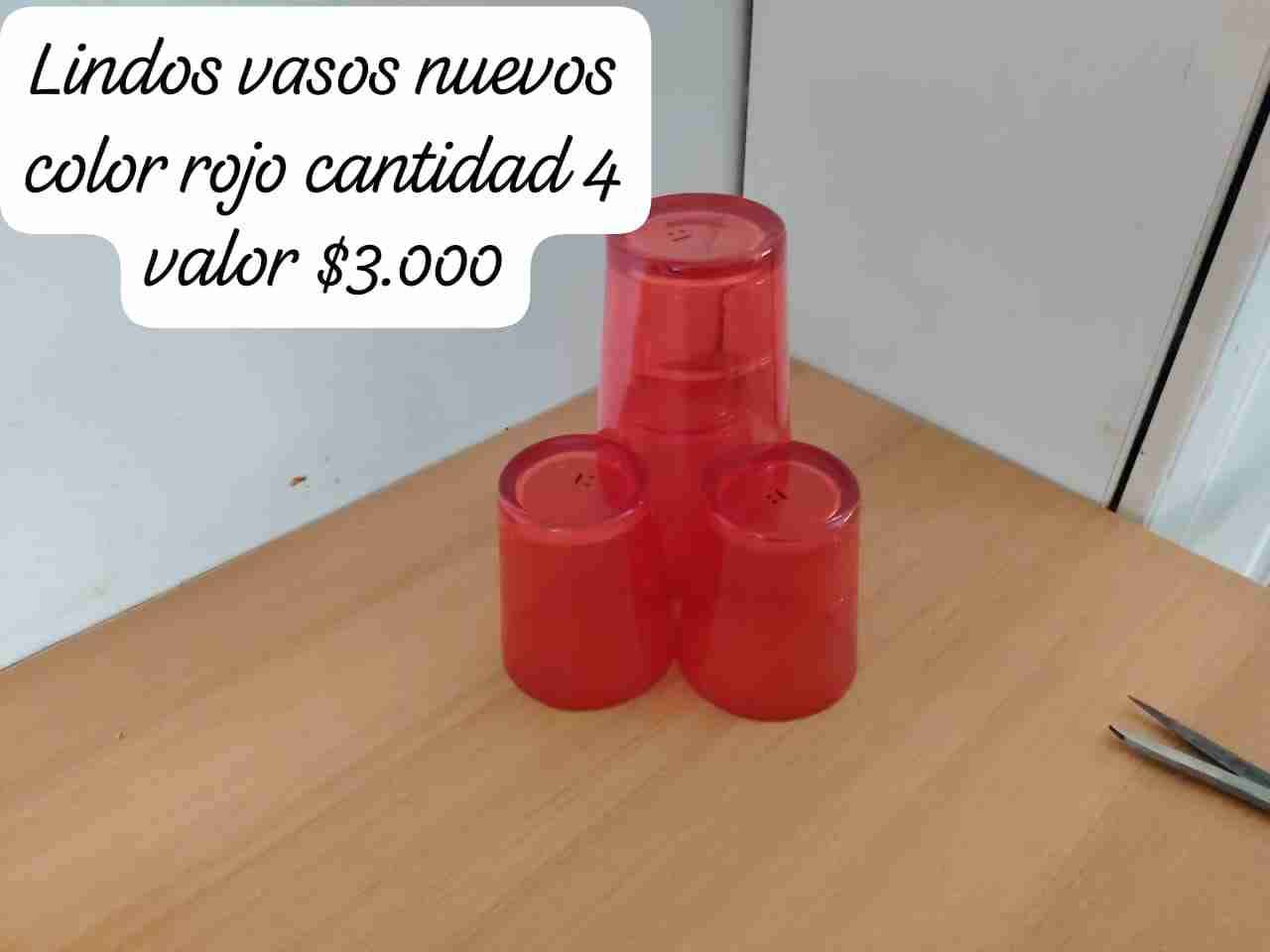 Juego de vasos rojos nuevos - miniatura 2