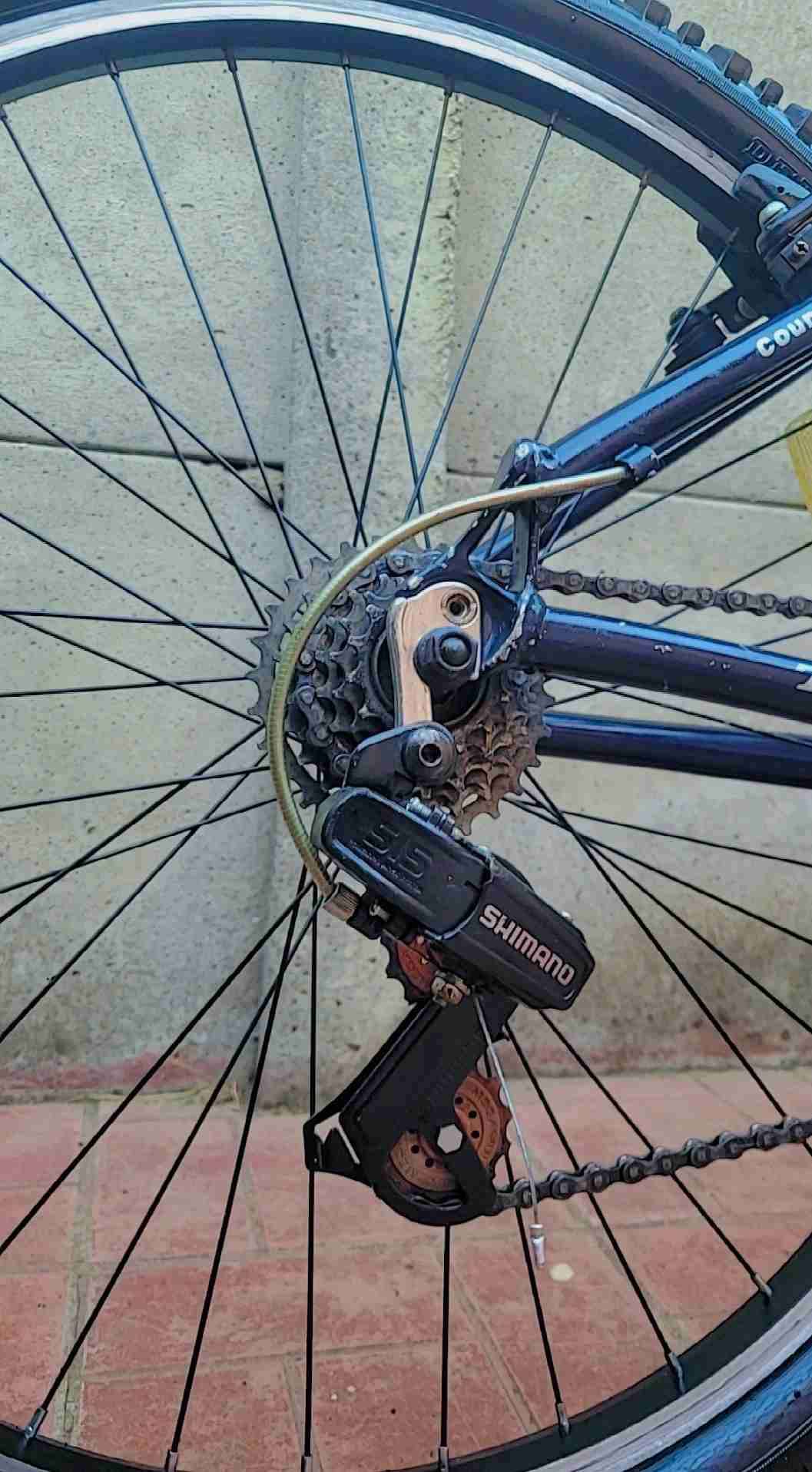 Bicicleta montaña gris y negra - miniatura 3