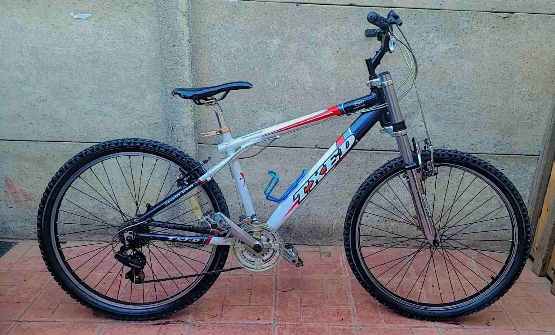 Bicicleta montaña gris y negra - miniatura 5