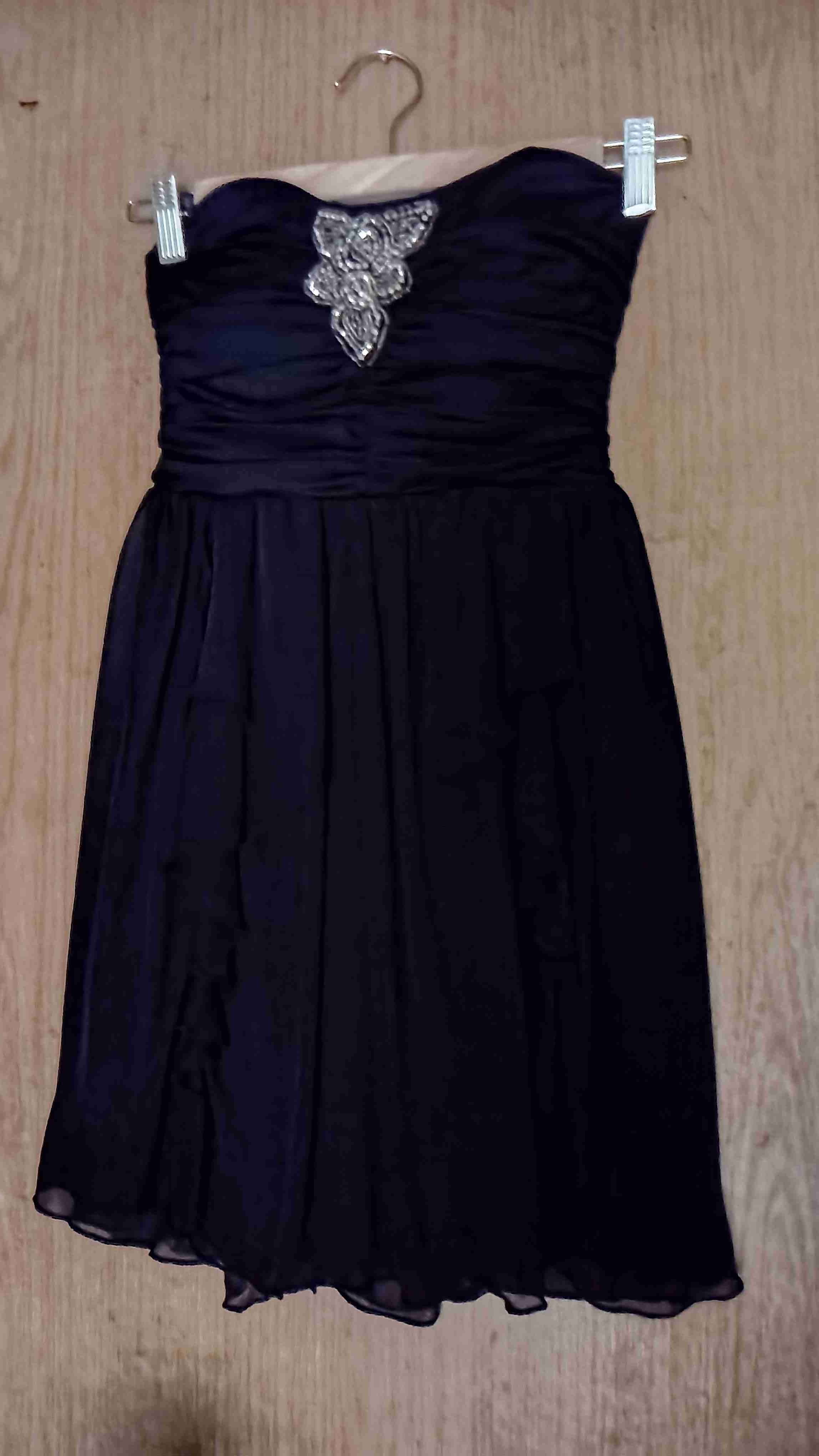 Vestido strapless negro elegante, talla XS
