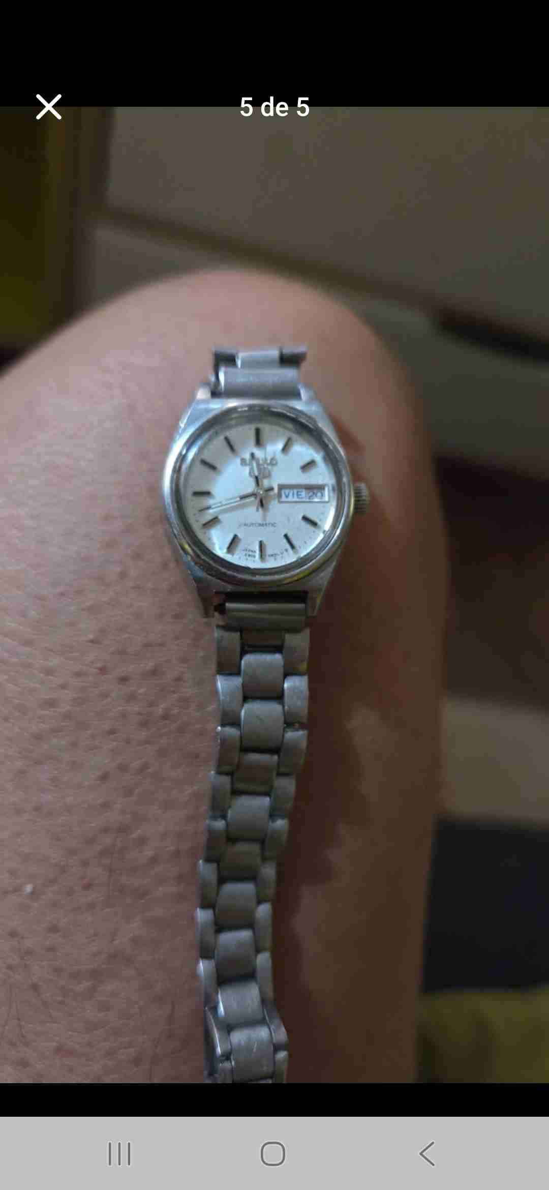 Reloj pulsera plateado